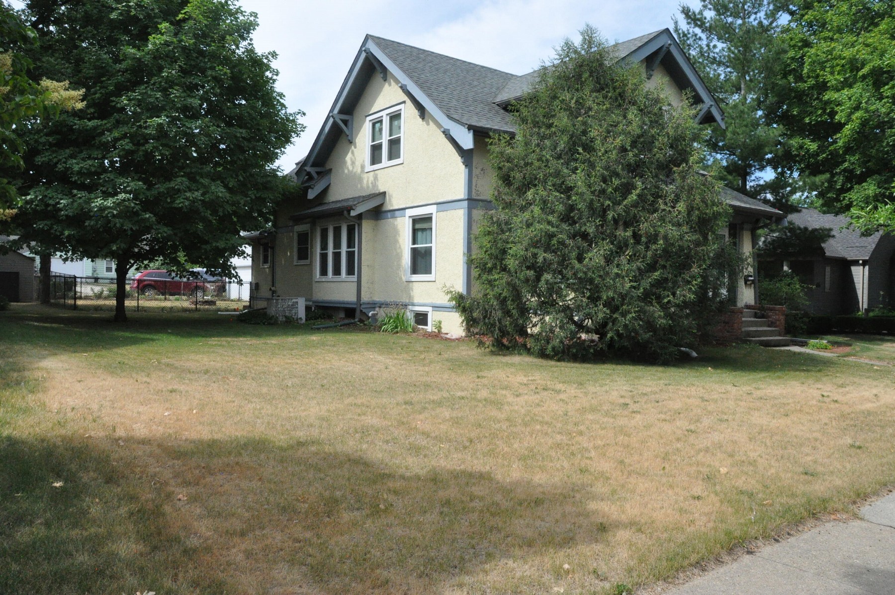 605 2nd Avenue, Flandreau, SD 57028