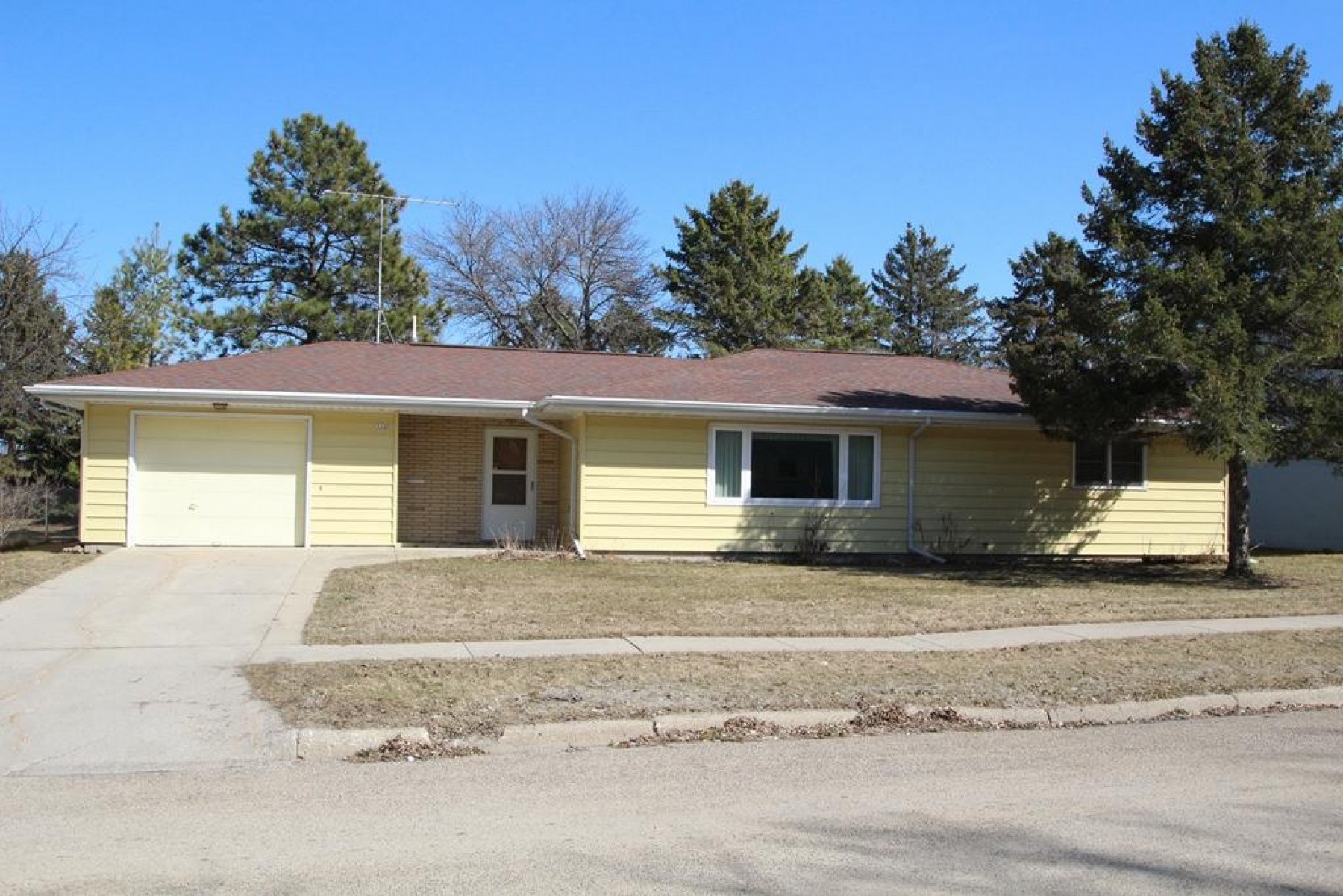 322 21st Avenue, Brookings, SD 57006