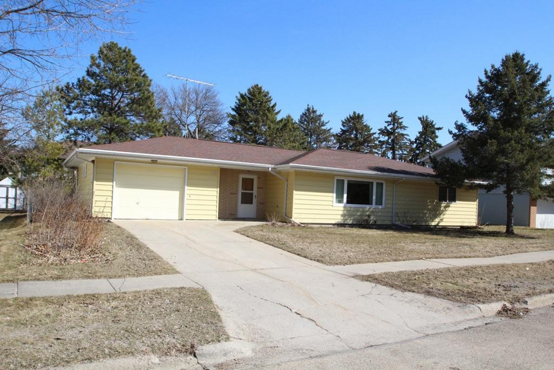 322 21st Avenue, Brookings, SD 57006