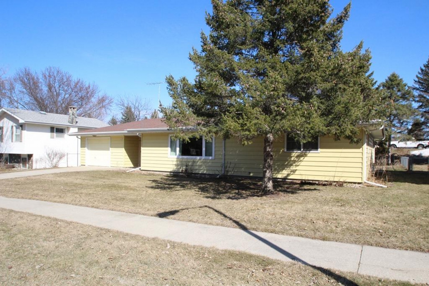 322 21st Avenue, Brookings, SD 57006