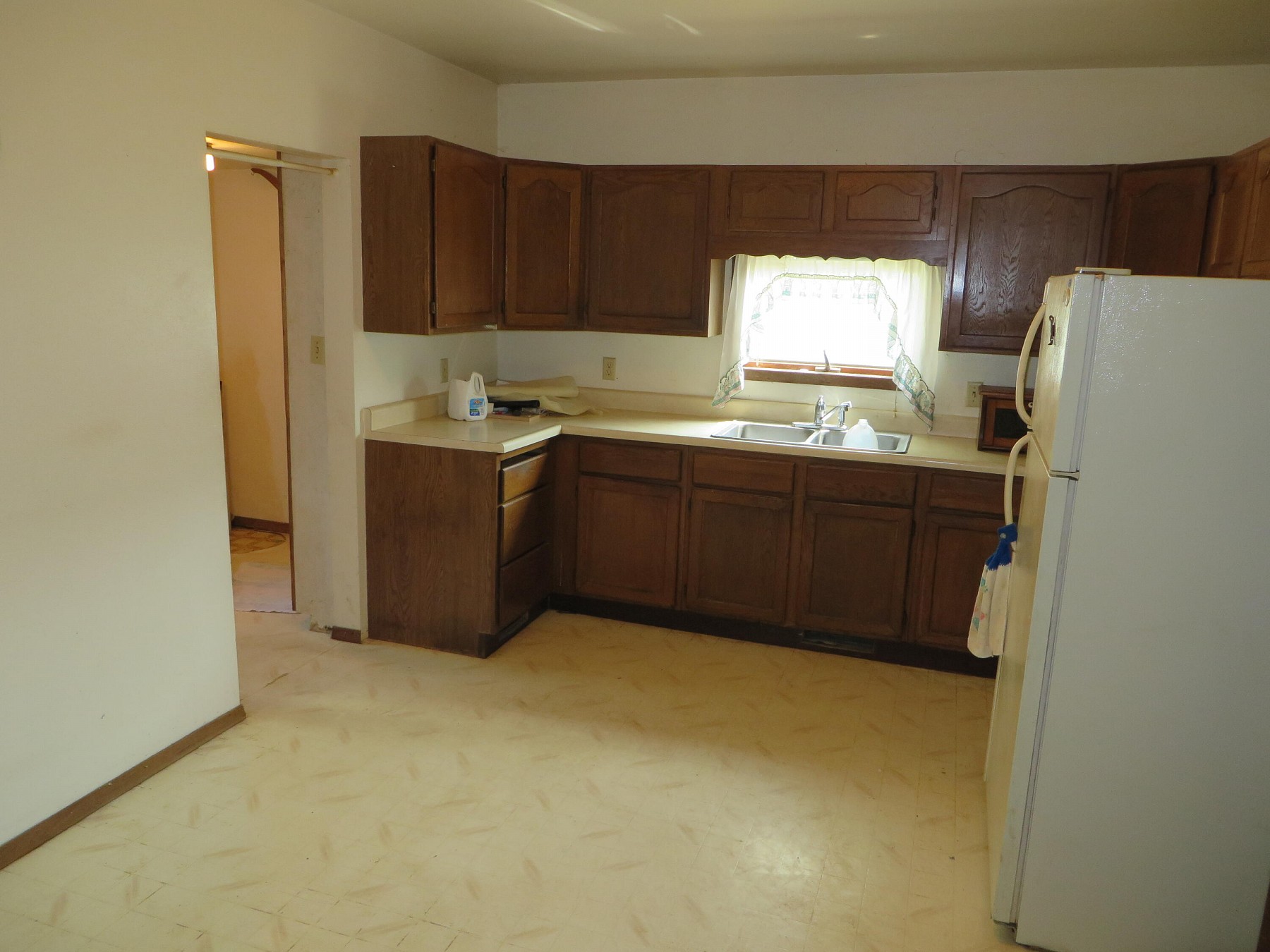 304 Lake Avenue S, Lake Preston, SD 57249