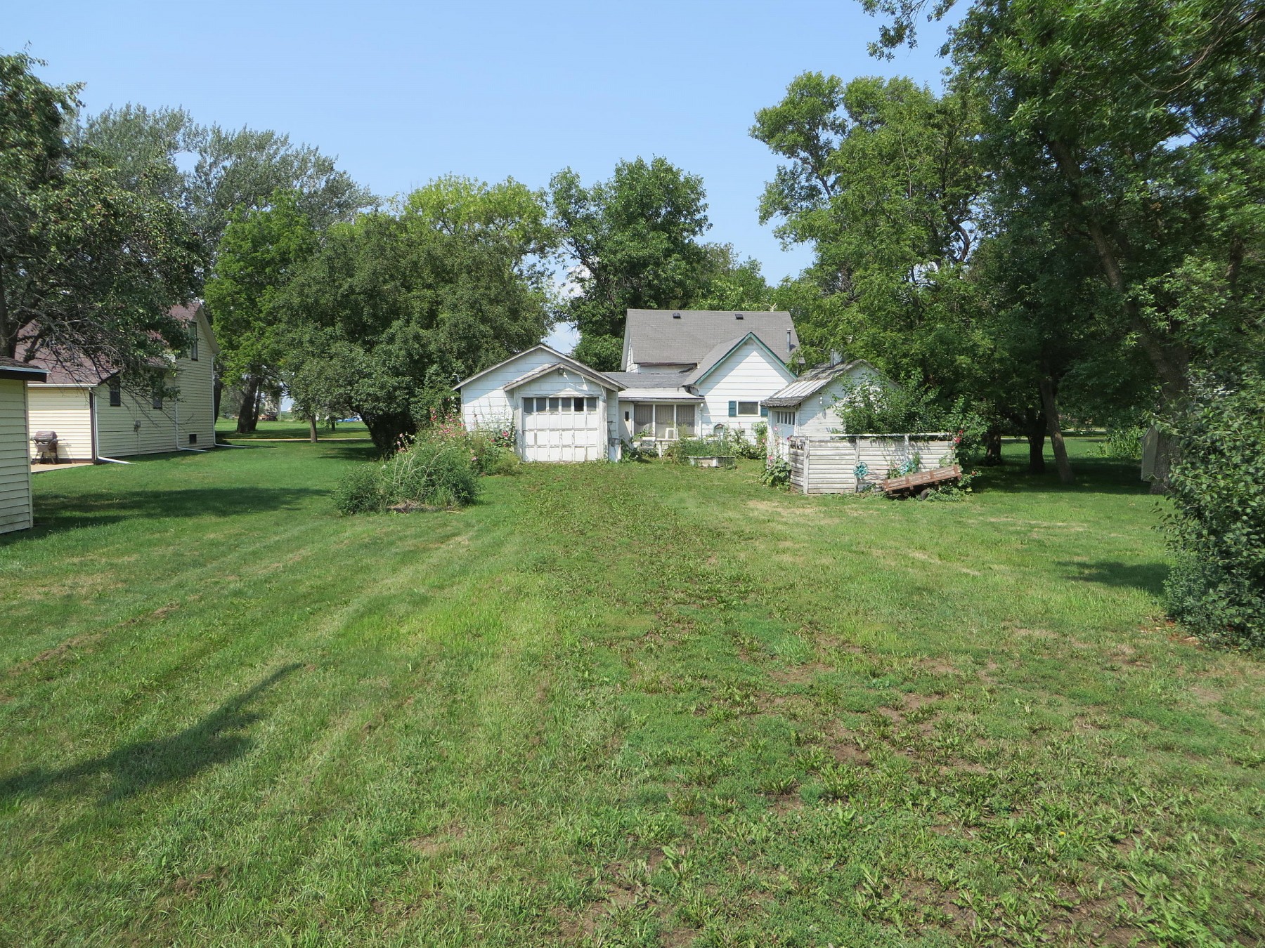 304 Lake Avenue S, Lake Preston, SD 57249