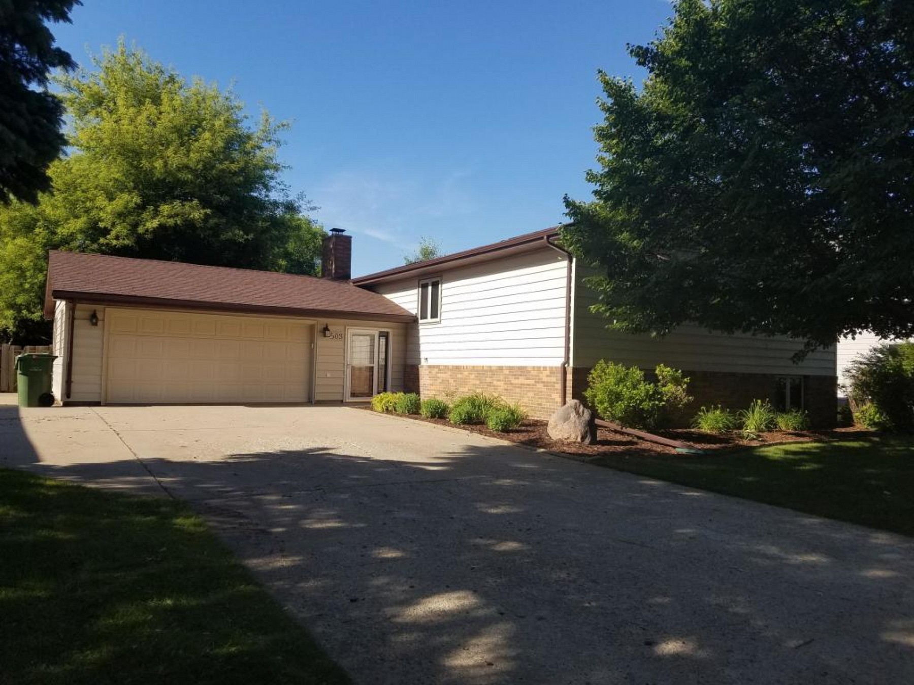 503 Hunters Ridge Road, Brookings, SD 57006