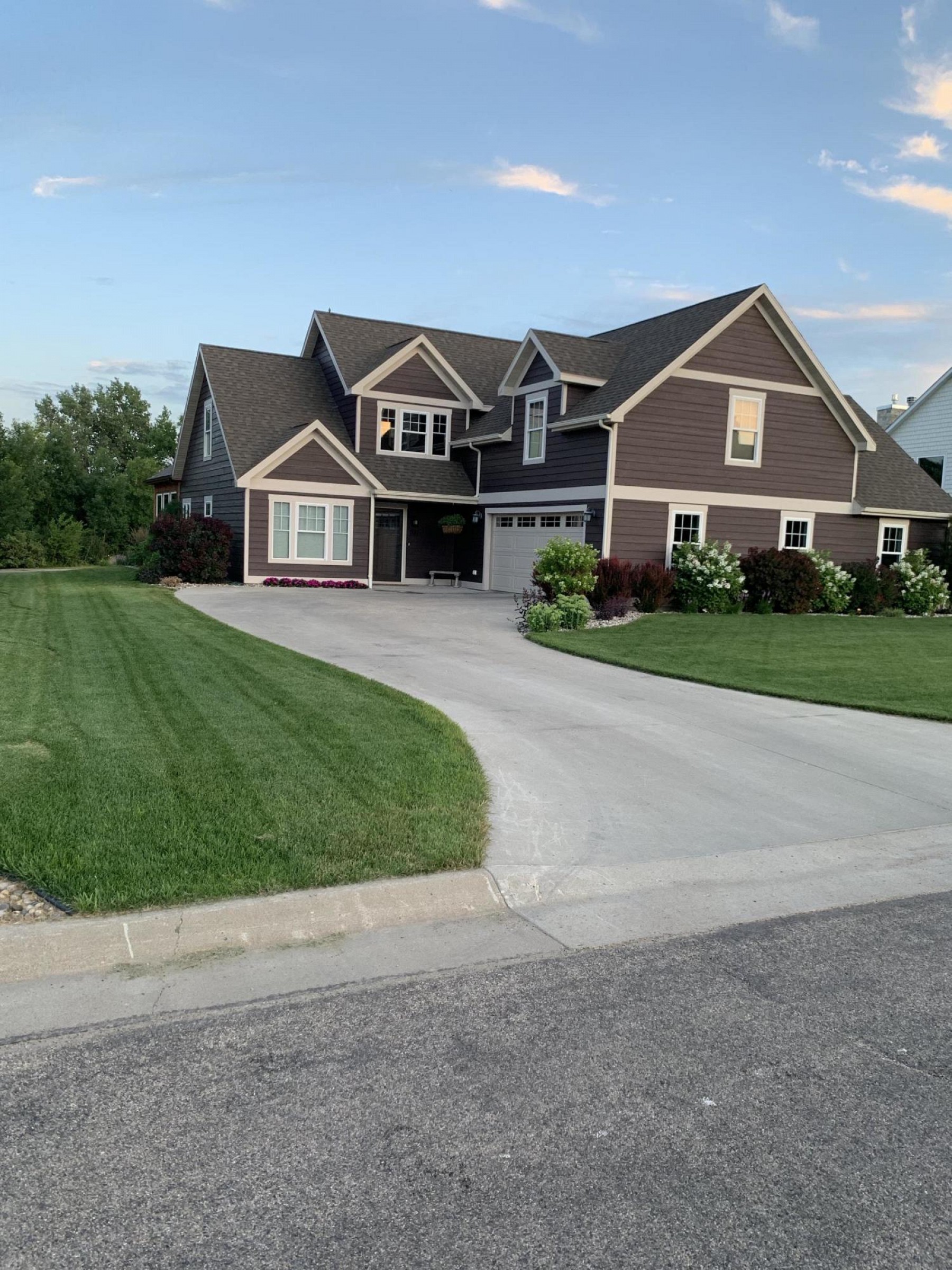 1137 Indian Hills Road, Brookings, SD 57006
