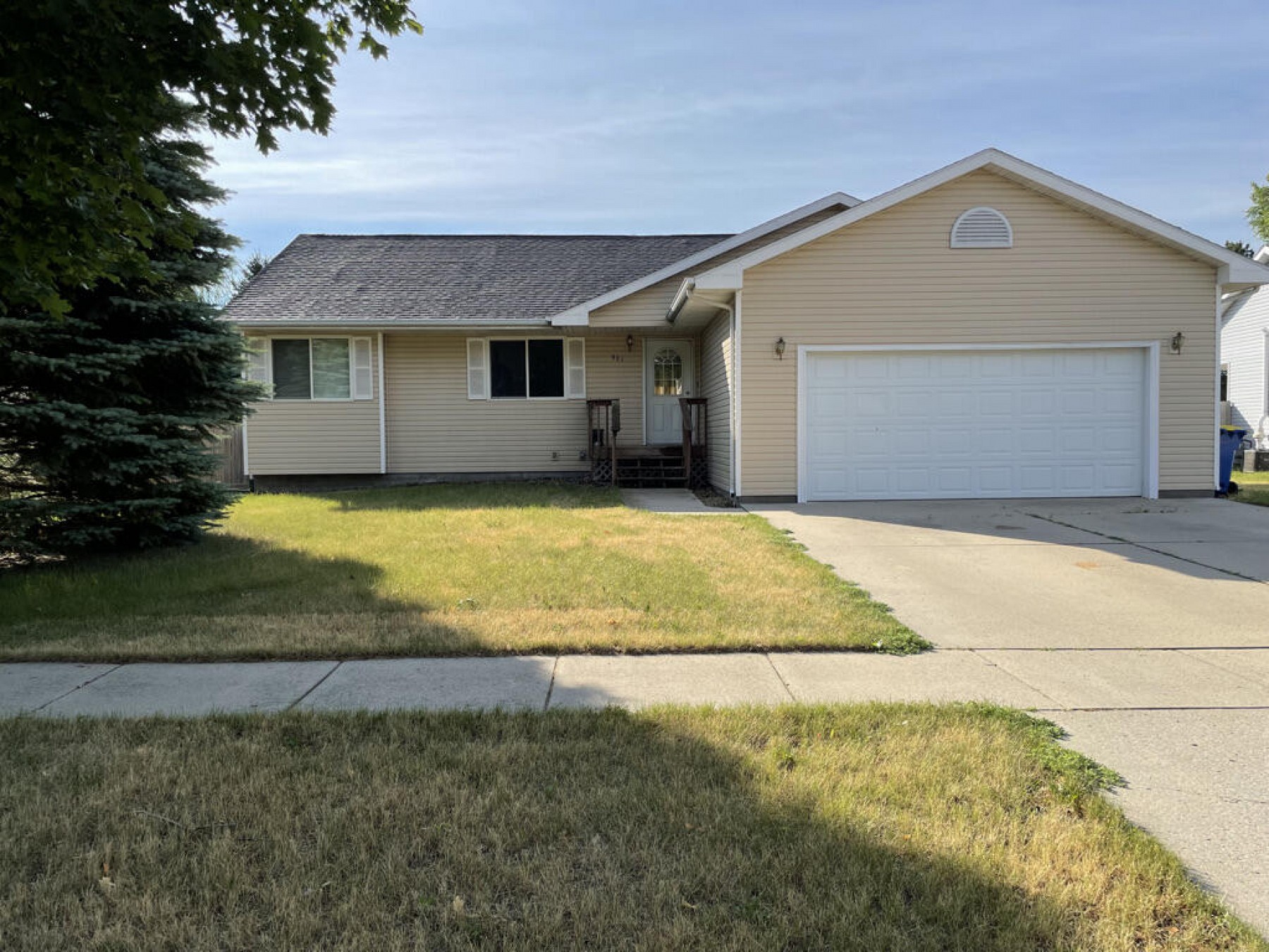 961 Broken Bow Trail, Brookings, SD 57006