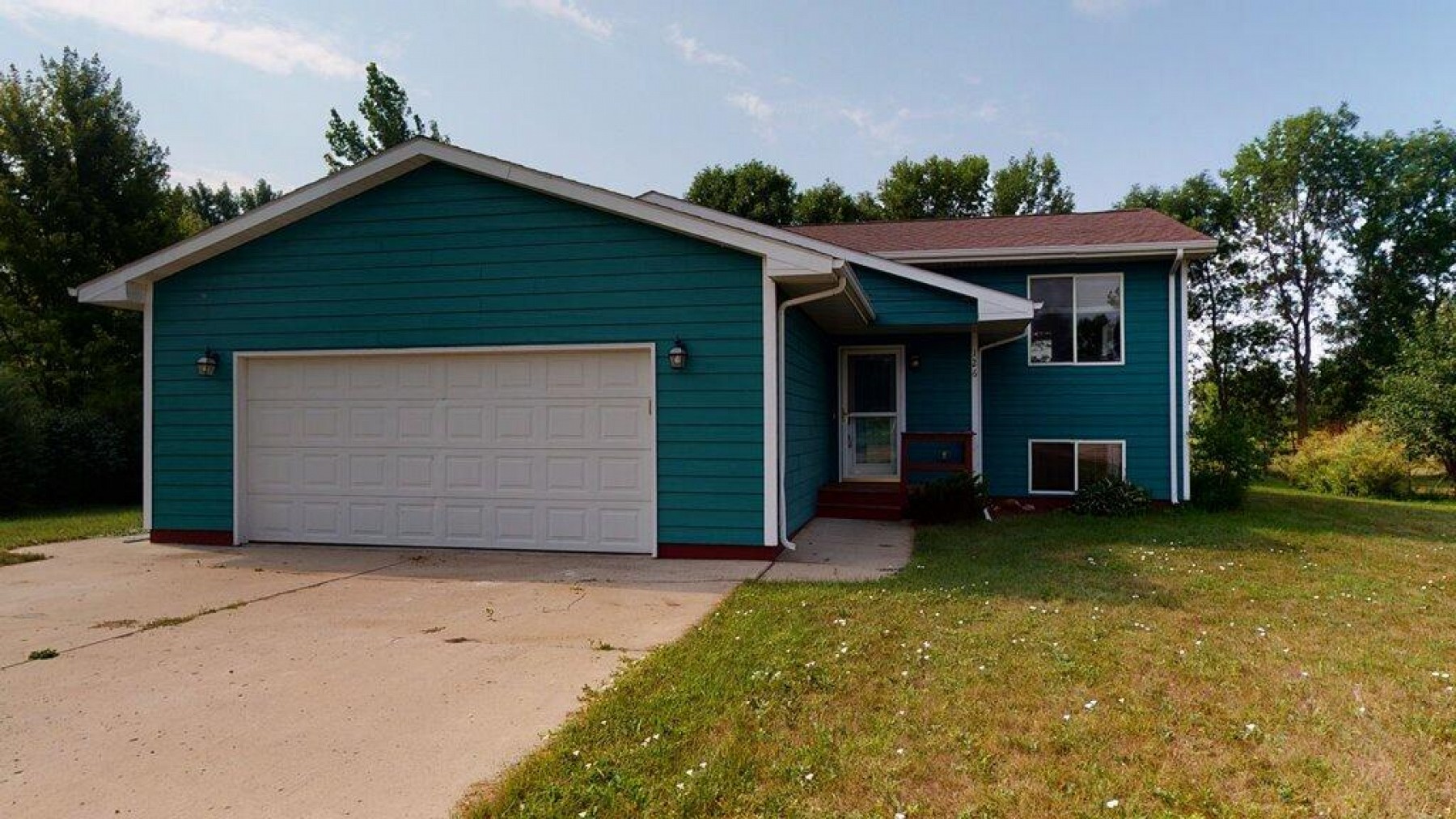 126 Twin Oaks Lane, Brookings, SD 57006