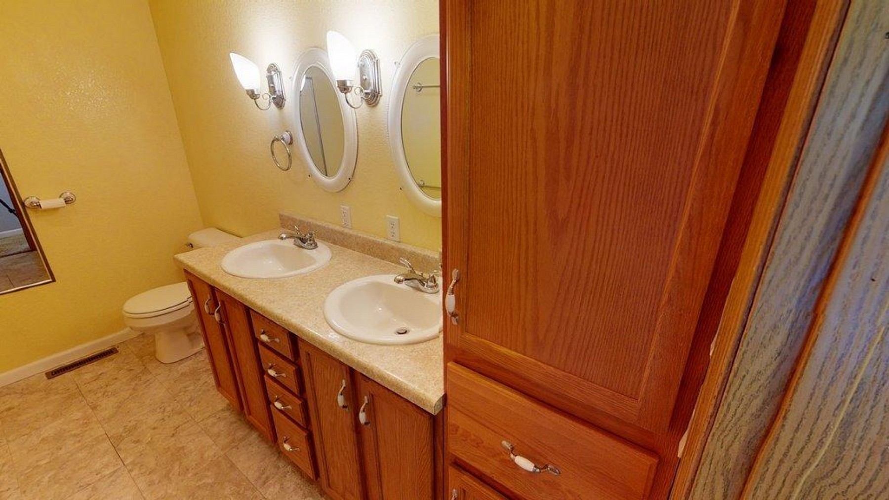 126 Twin Oaks Lane, Brookings, SD 57006