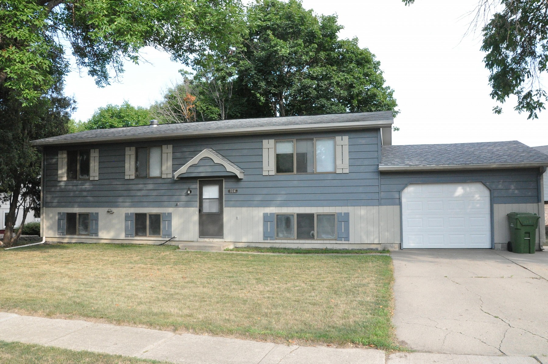 104 Santee Trail, Brookings, SD 57006