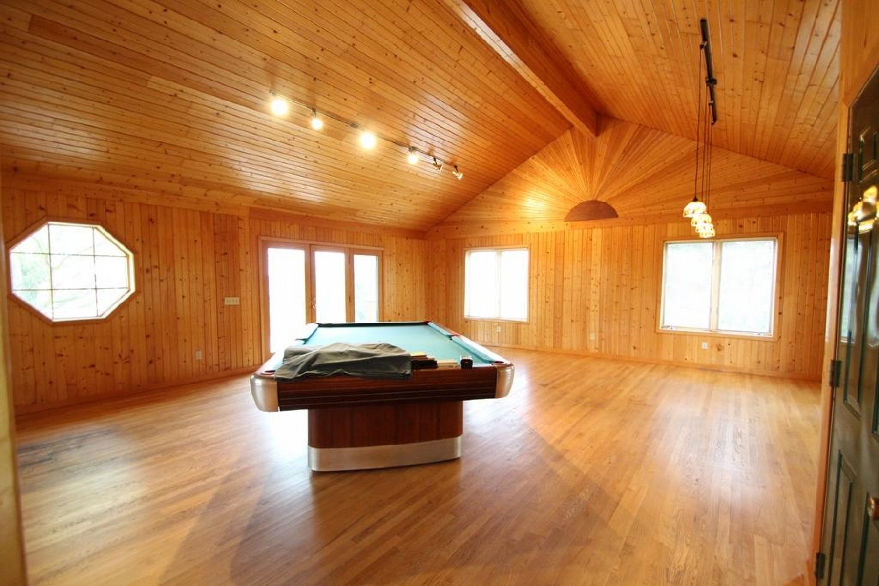 705 Farmer Avenue, Howard, SD 57349