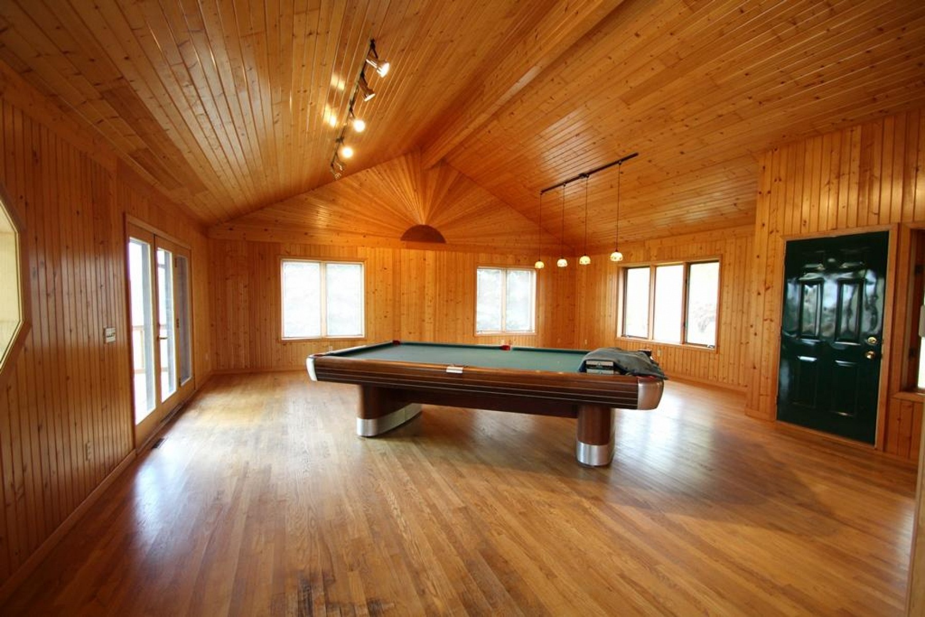 705 Farmer Avenue, Howard, SD 57349