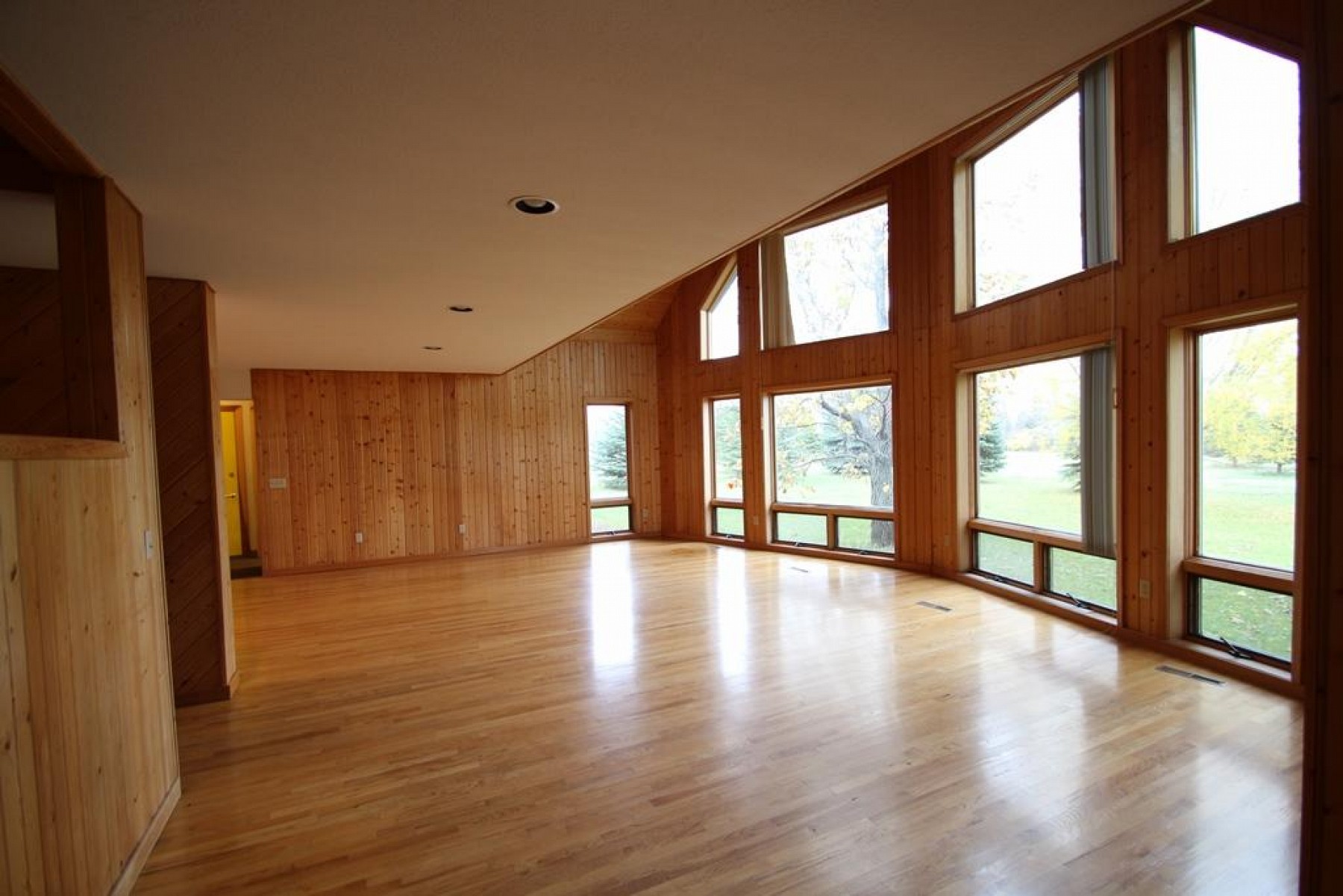 705 Farmer Avenue, Howard, SD 57349