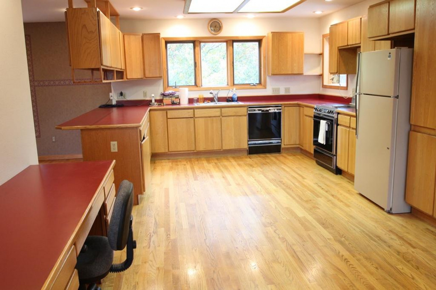 705 Farmer Avenue, Howard, SD 57349