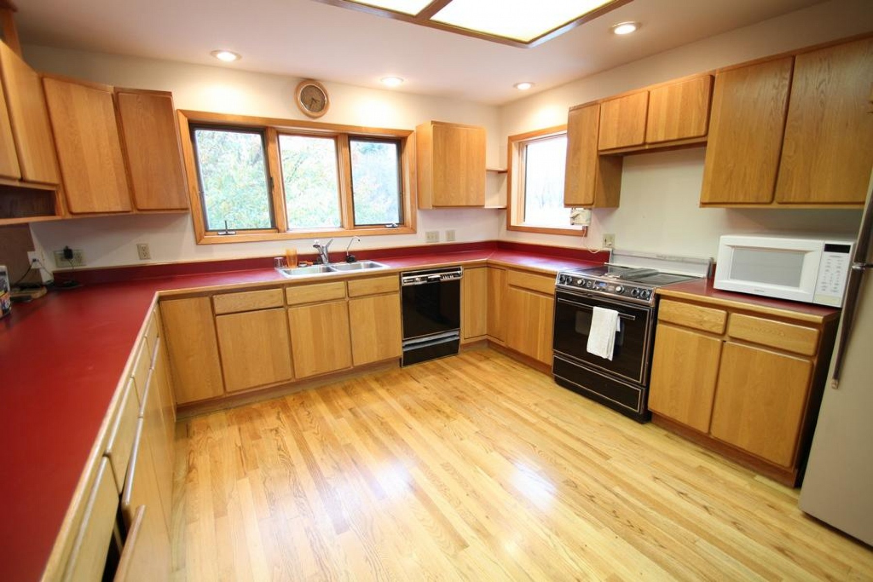 705 Farmer Avenue, Howard, SD 57349