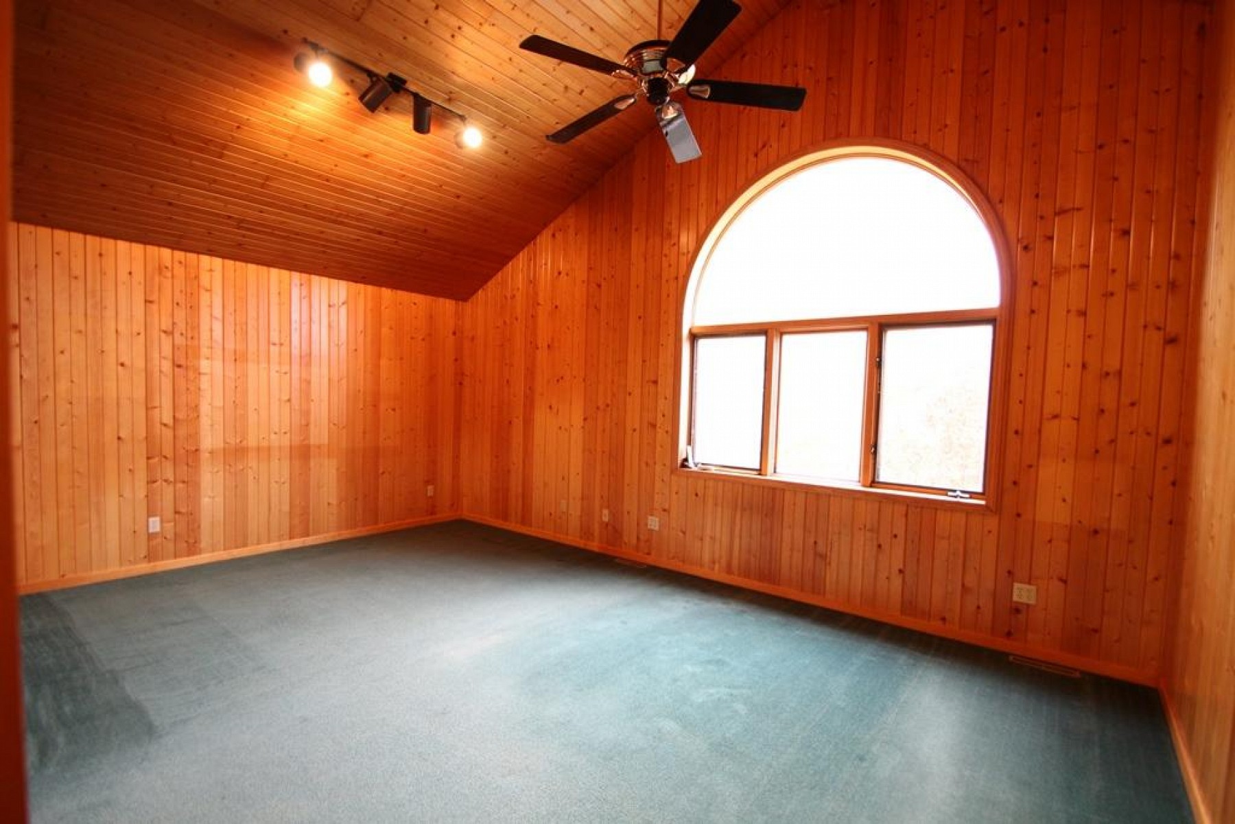 705 Farmer Avenue, Howard, SD 57349