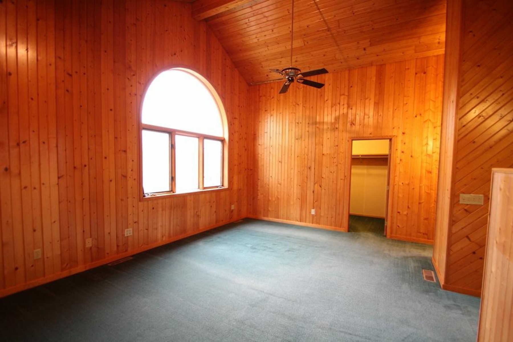 705 Farmer Avenue, Howard, SD 57349