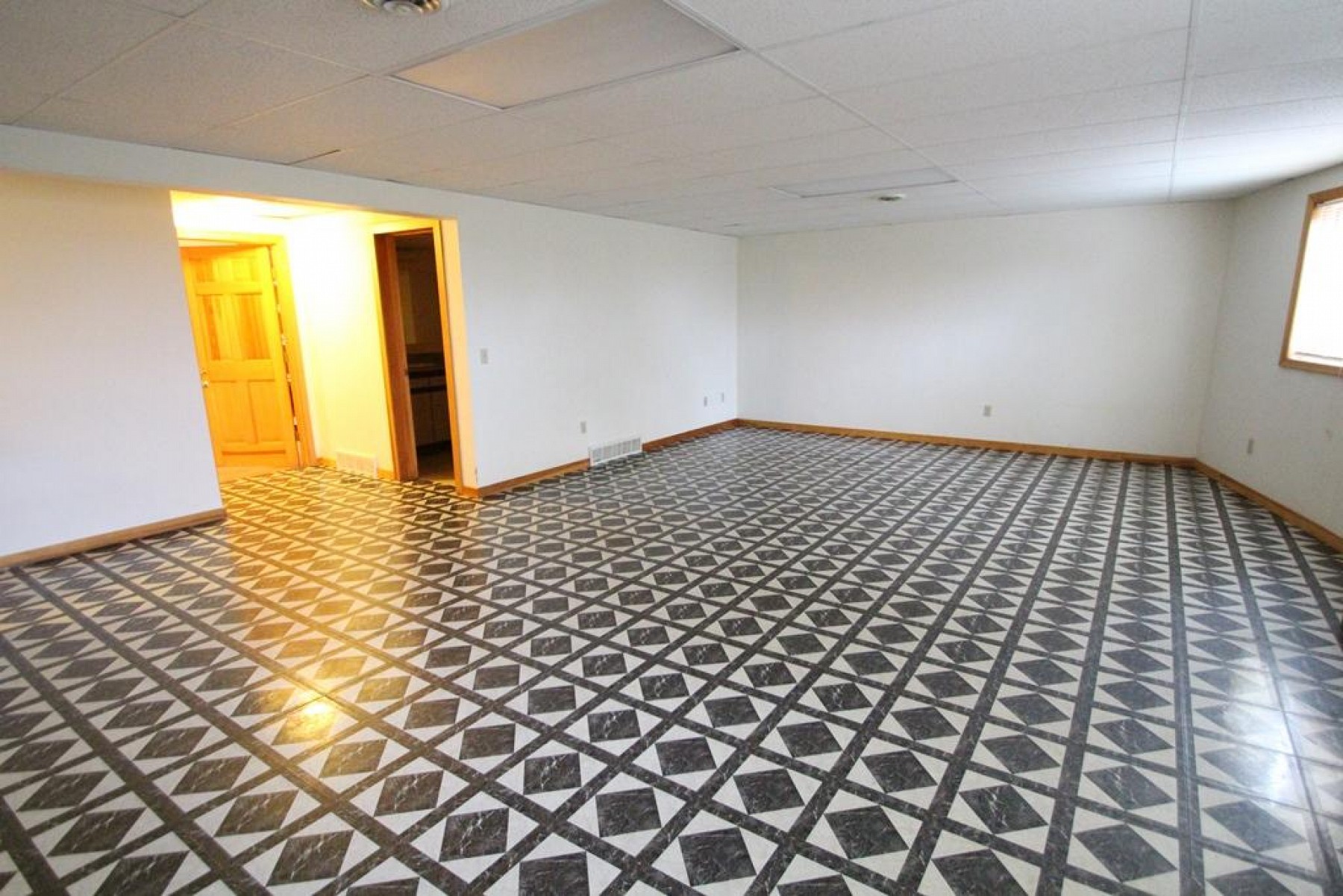 705 Farmer Avenue, Howard, SD 57349