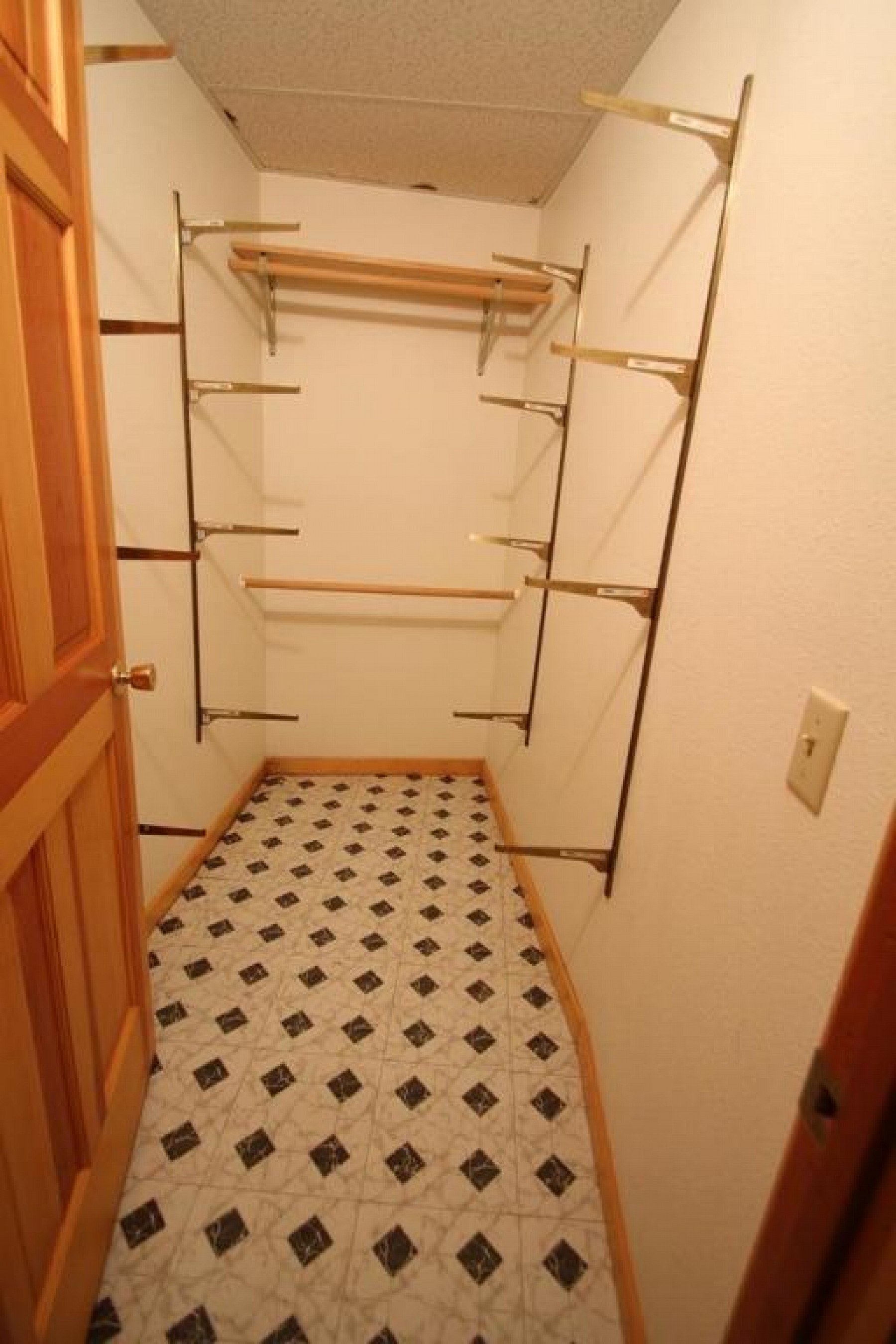 705 Farmer Avenue, Howard, SD 57349