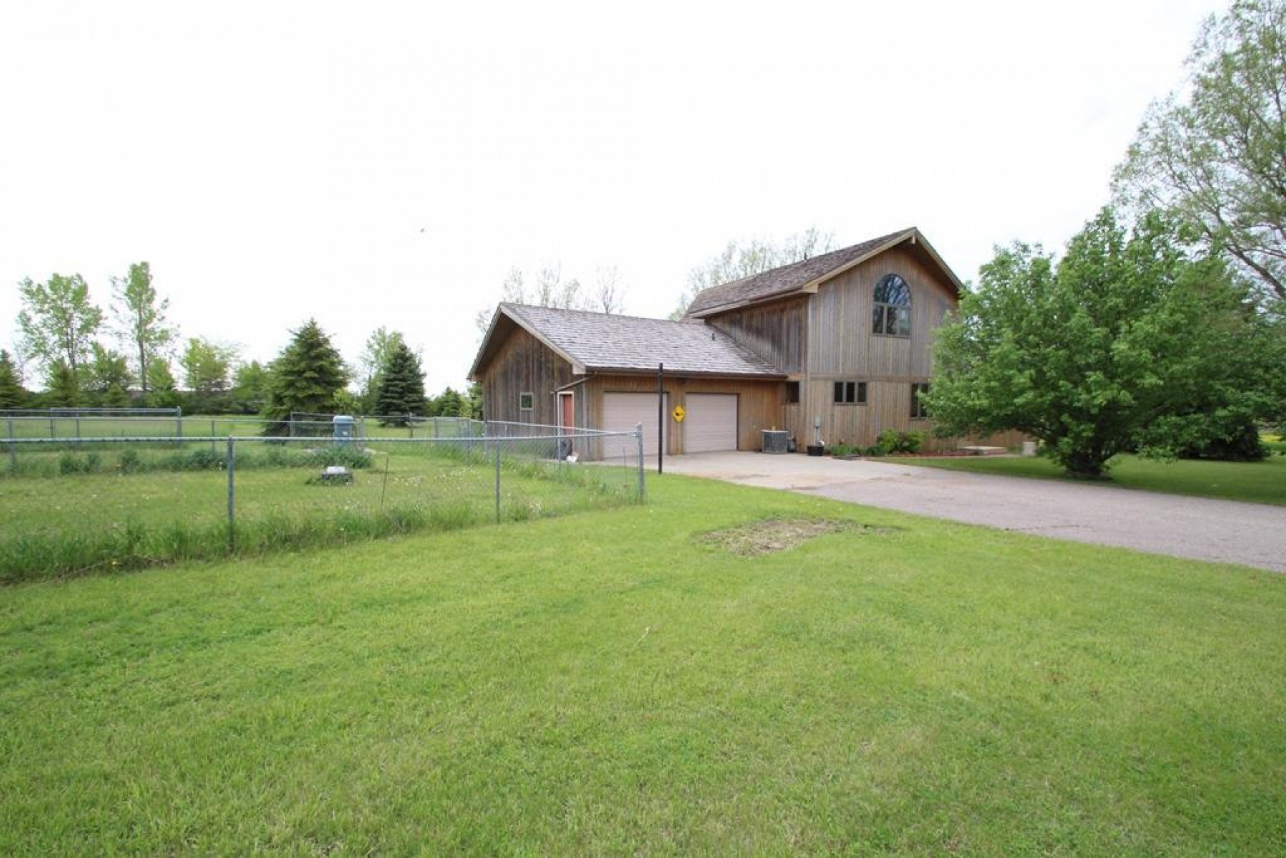 705 Farmer Avenue, Howard, SD 57349