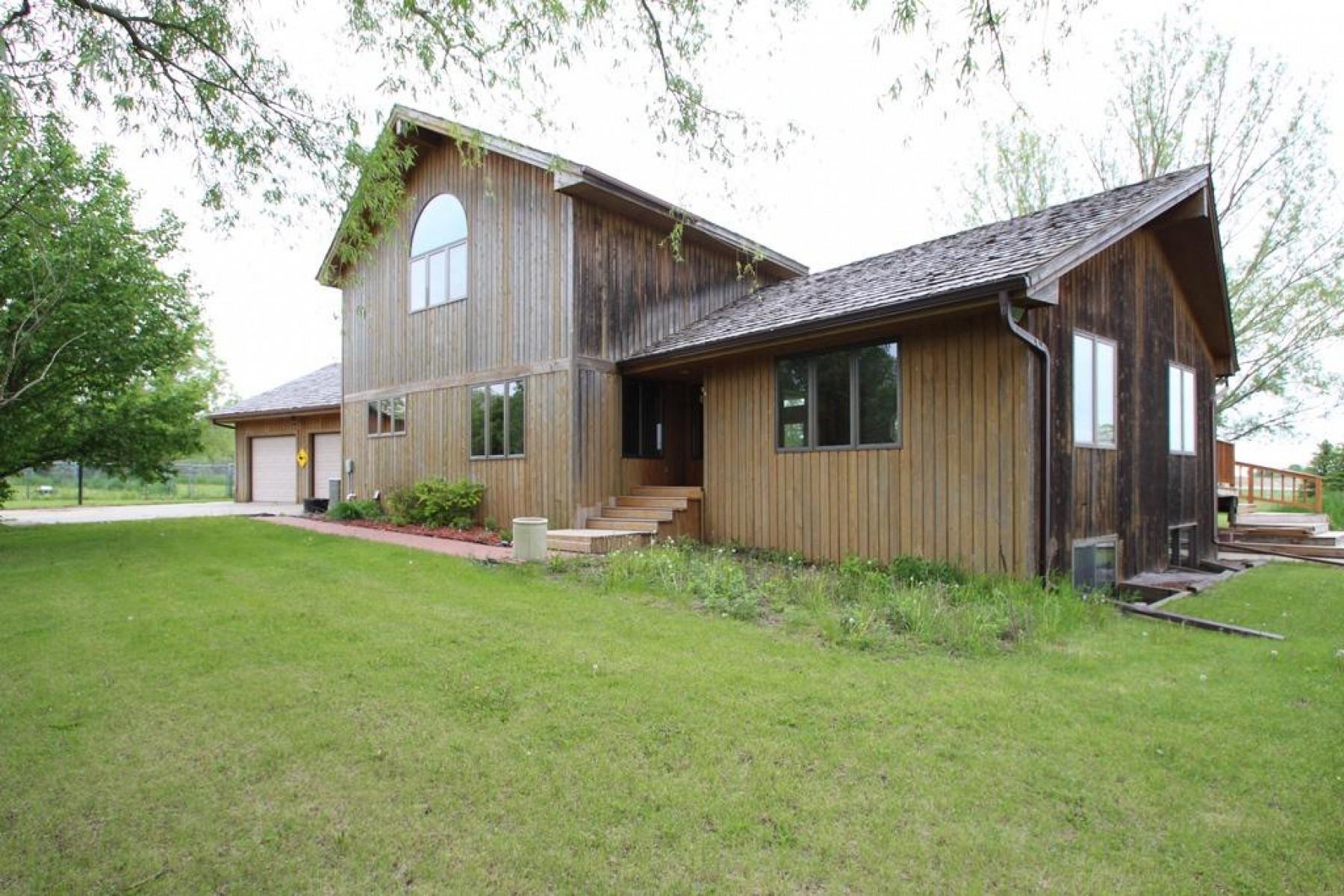 705 Farmer Avenue, Howard, SD 57349