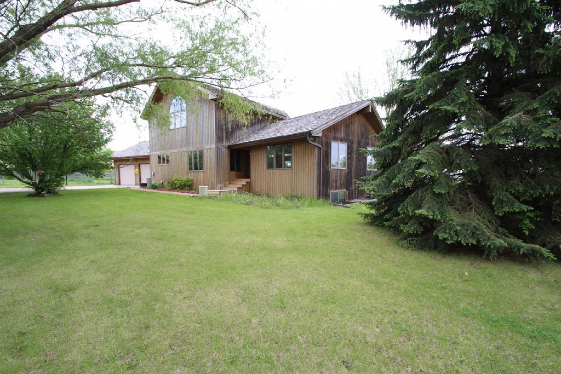 705 Farmer Avenue, Howard, SD 57349