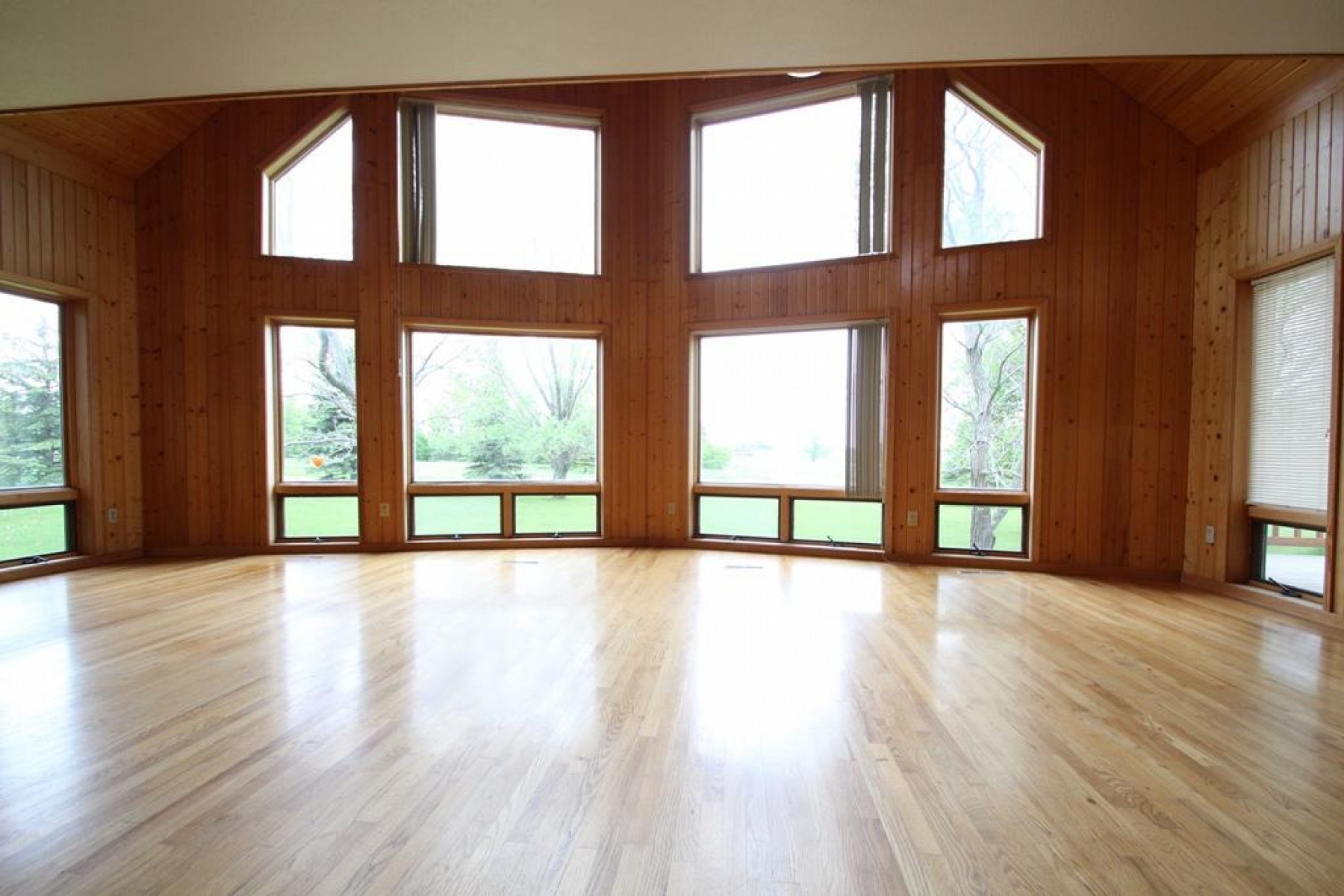 705 Farmer Avenue, Howard, SD 57349