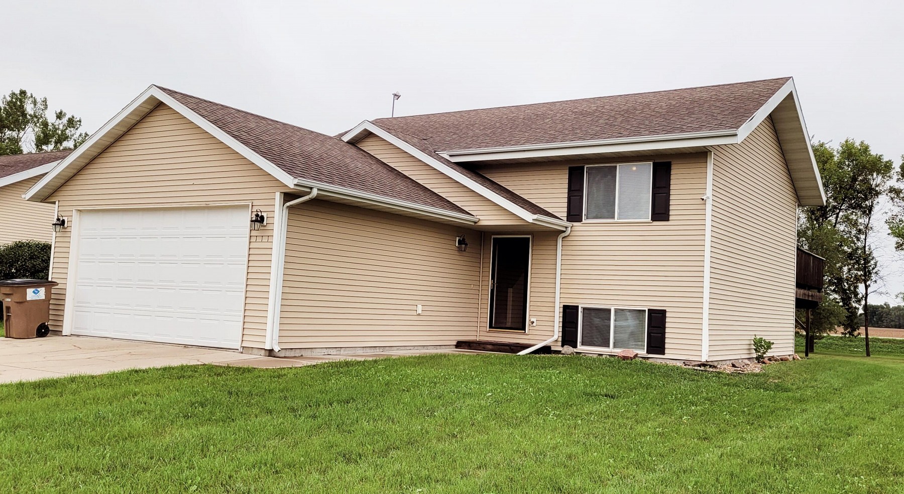 111 Twin Oaks Lane, Brookings, SD 57006