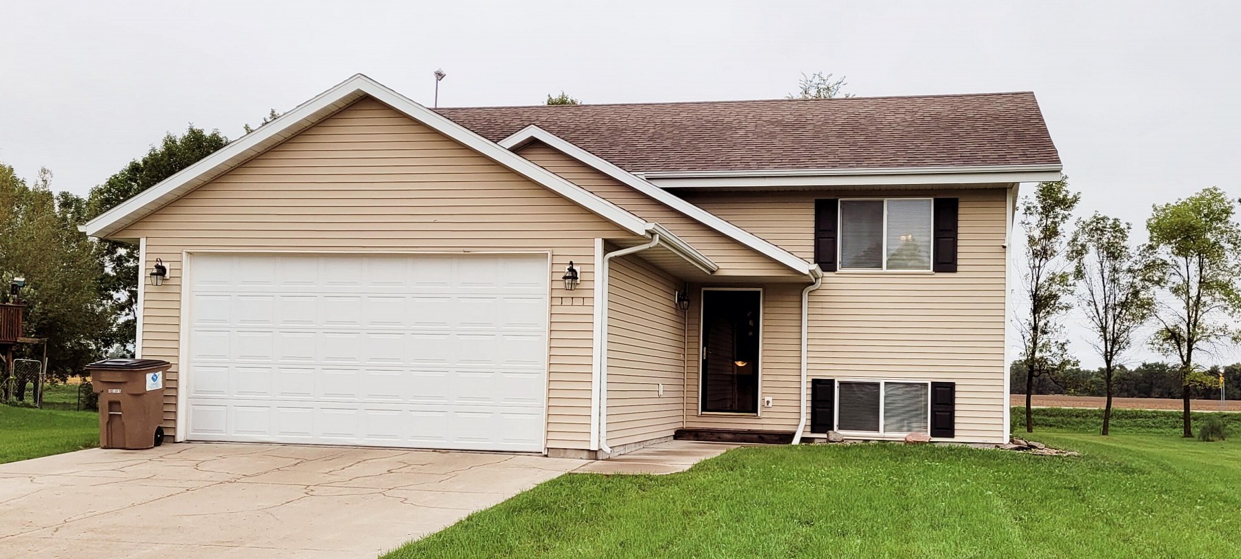 111 Twin Oaks Lane, Brookings, SD 57006