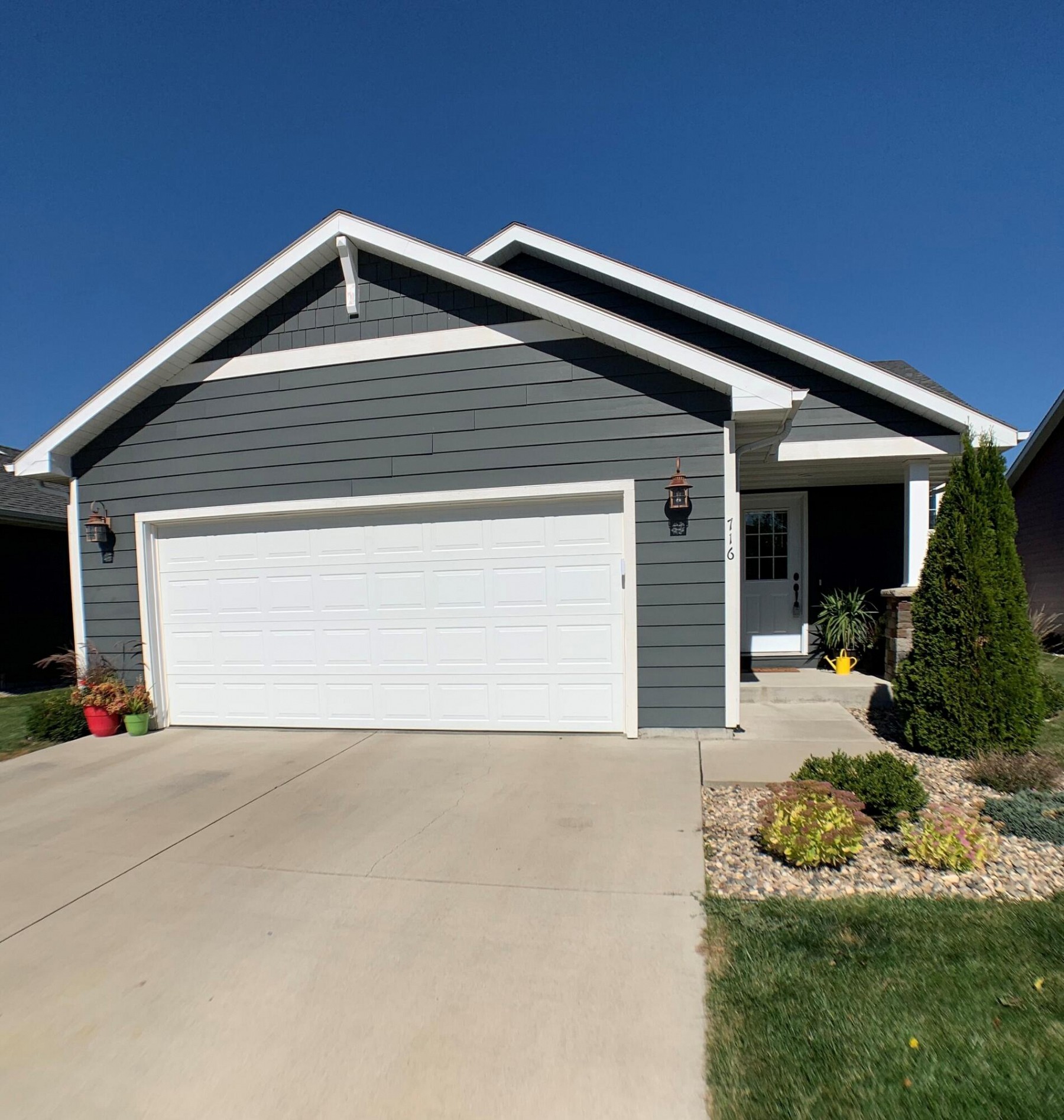 716 Sun Valley Street, Brookings, SD 57006
