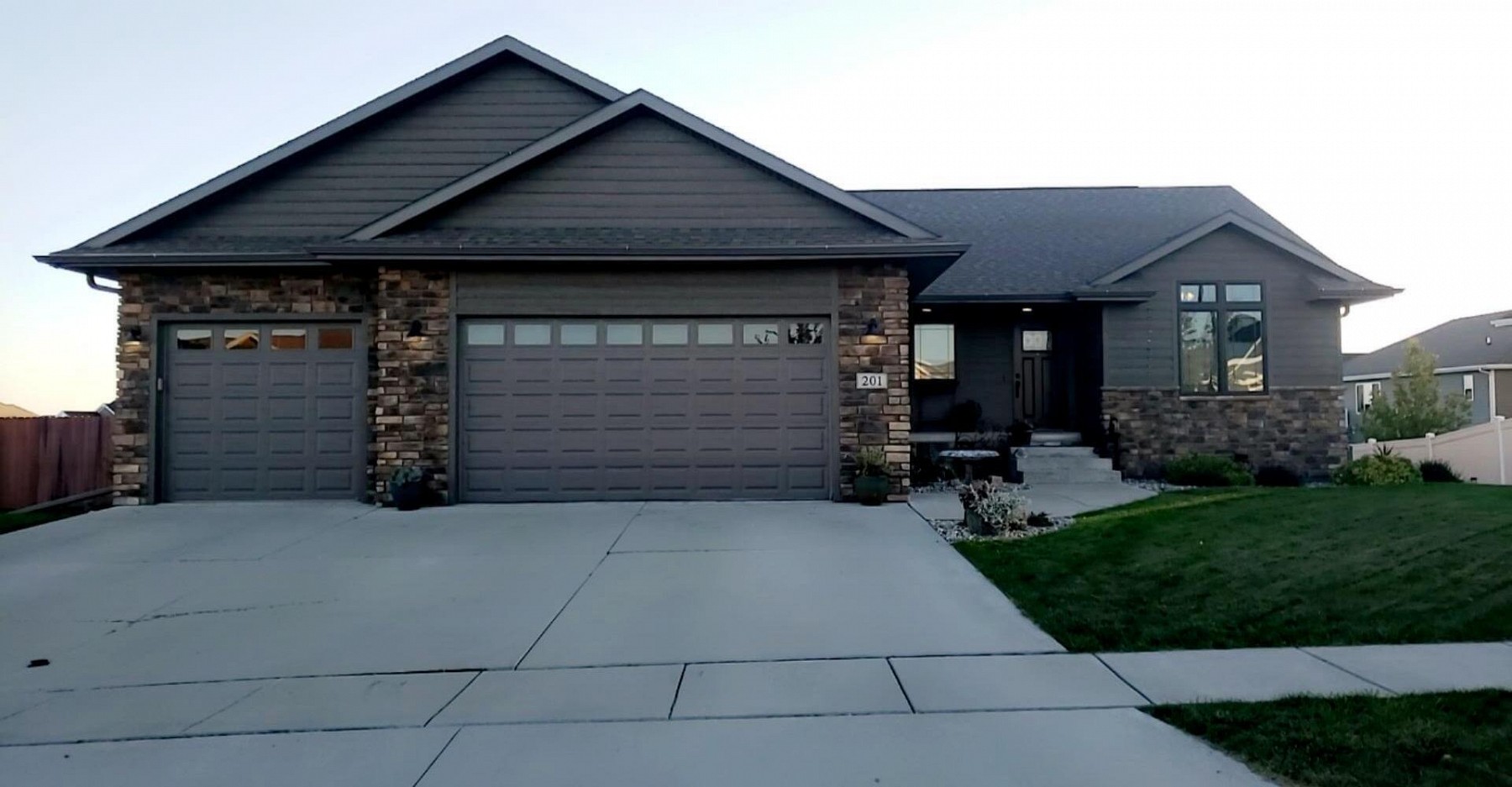201 Blue Bell Drive, Brookings, SD 57006
