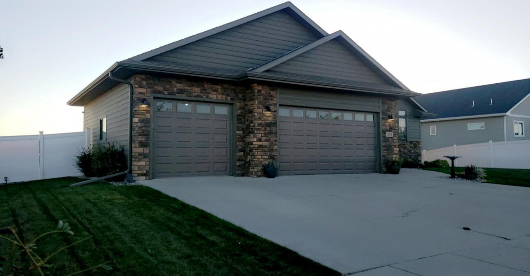 201 Blue Bell Drive, Brookings, SD 57006