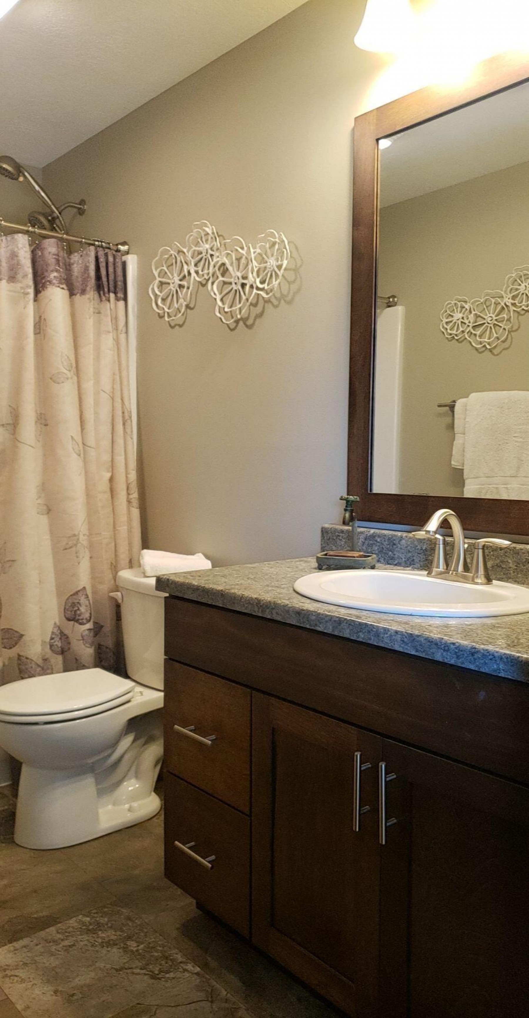 201 Blue Bell Drive, Brookings, SD 57006