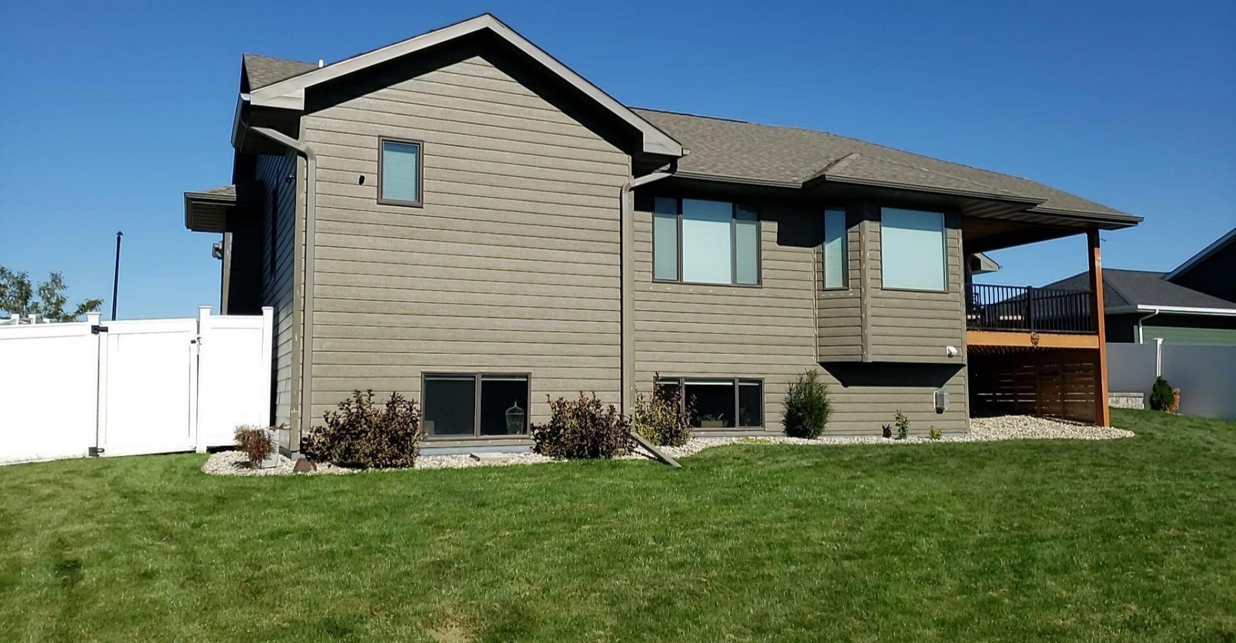 201 Blue Bell Drive, Brookings, SD 57006