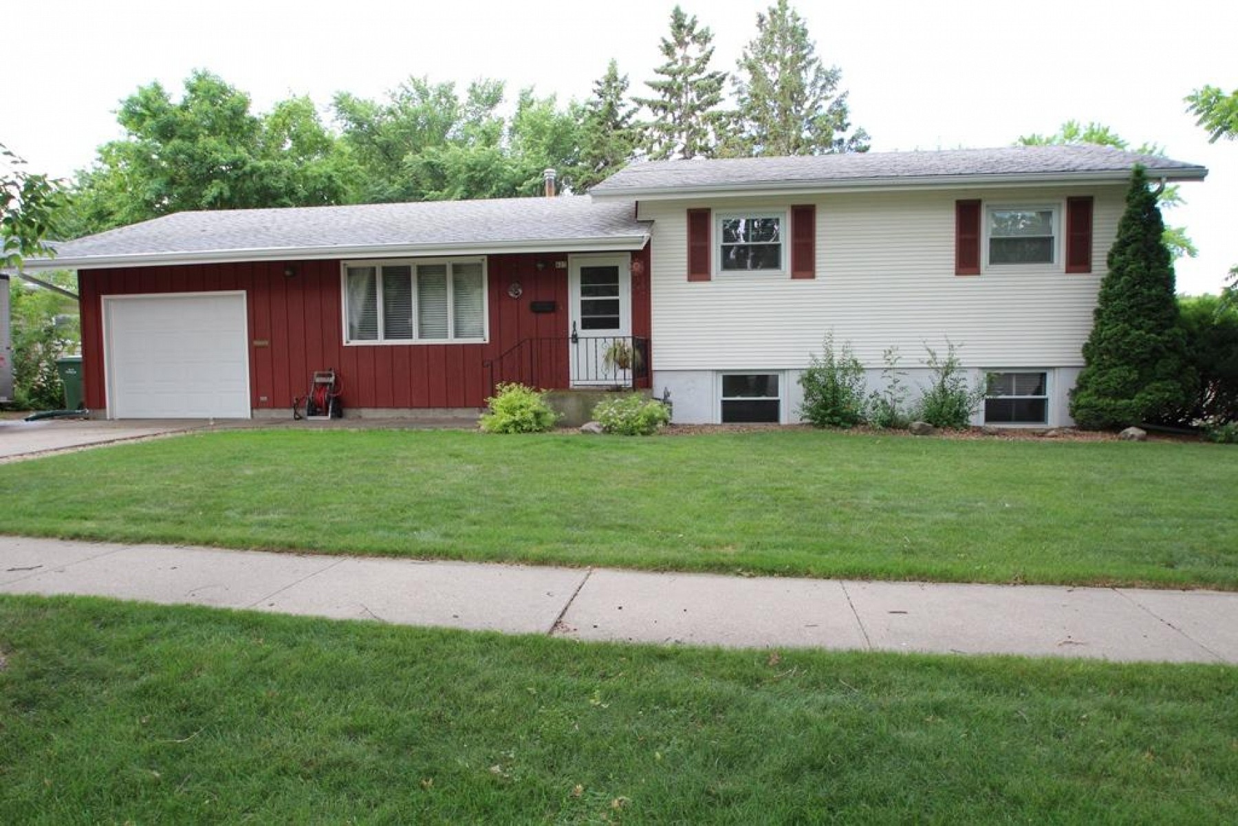 427 Dakota Avenue, Brookings, SD 57006