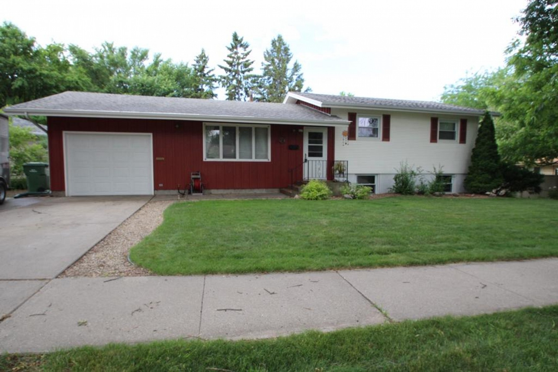 427 Dakota Avenue, Brookings, SD 57006