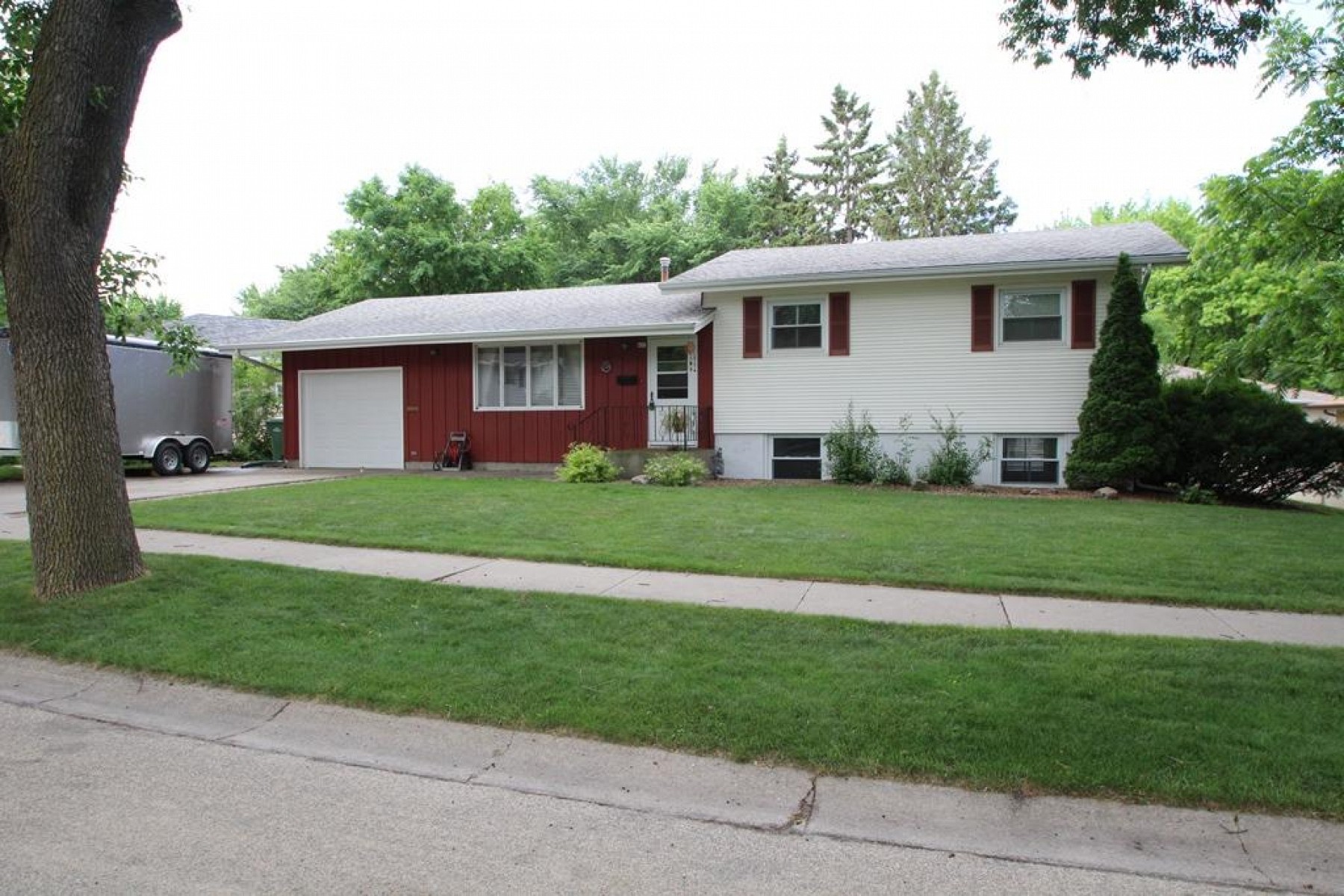 427 Dakota Avenue, Brookings, SD 57006