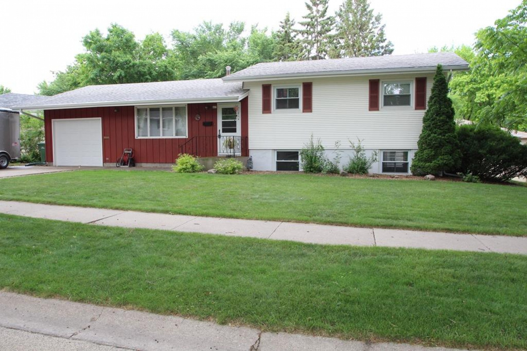 427 Dakota Avenue, Brookings, SD 57006