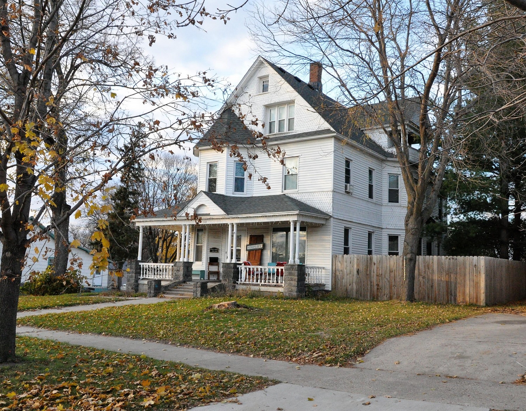 110 E 1st Avenue, Flandreau, SD 57028