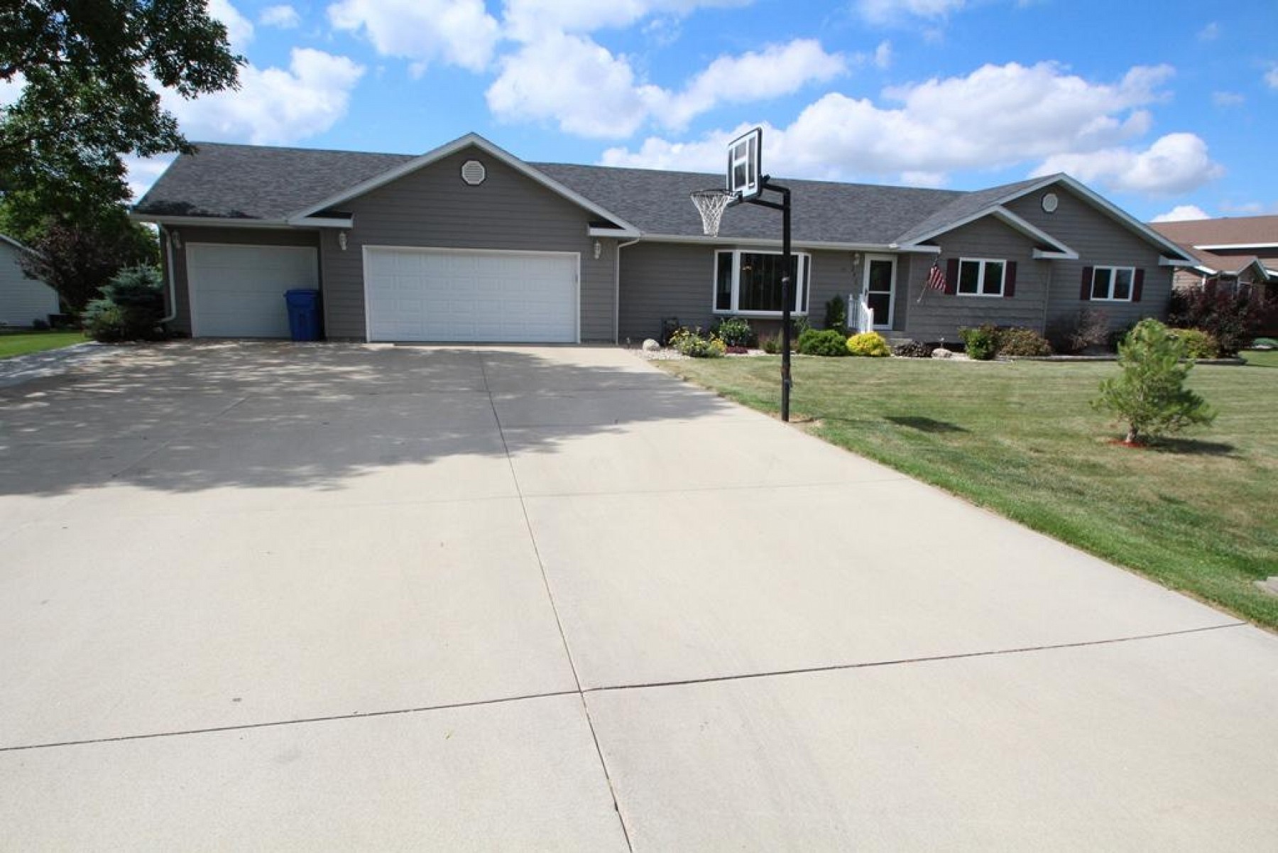 250 Heather Lane W, Brookings, SD 57006