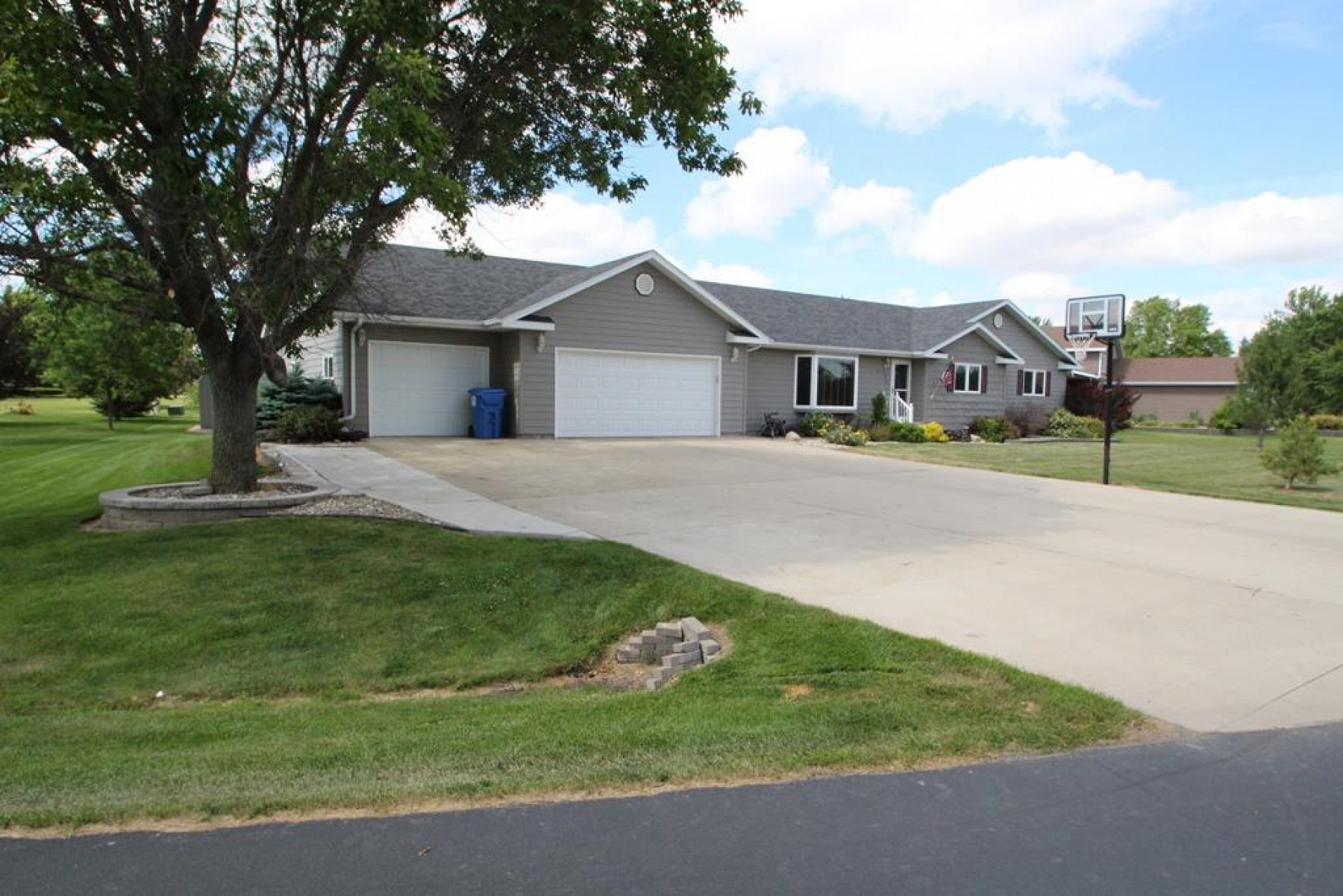 250 Heather Lane W, Brookings, SD 57006