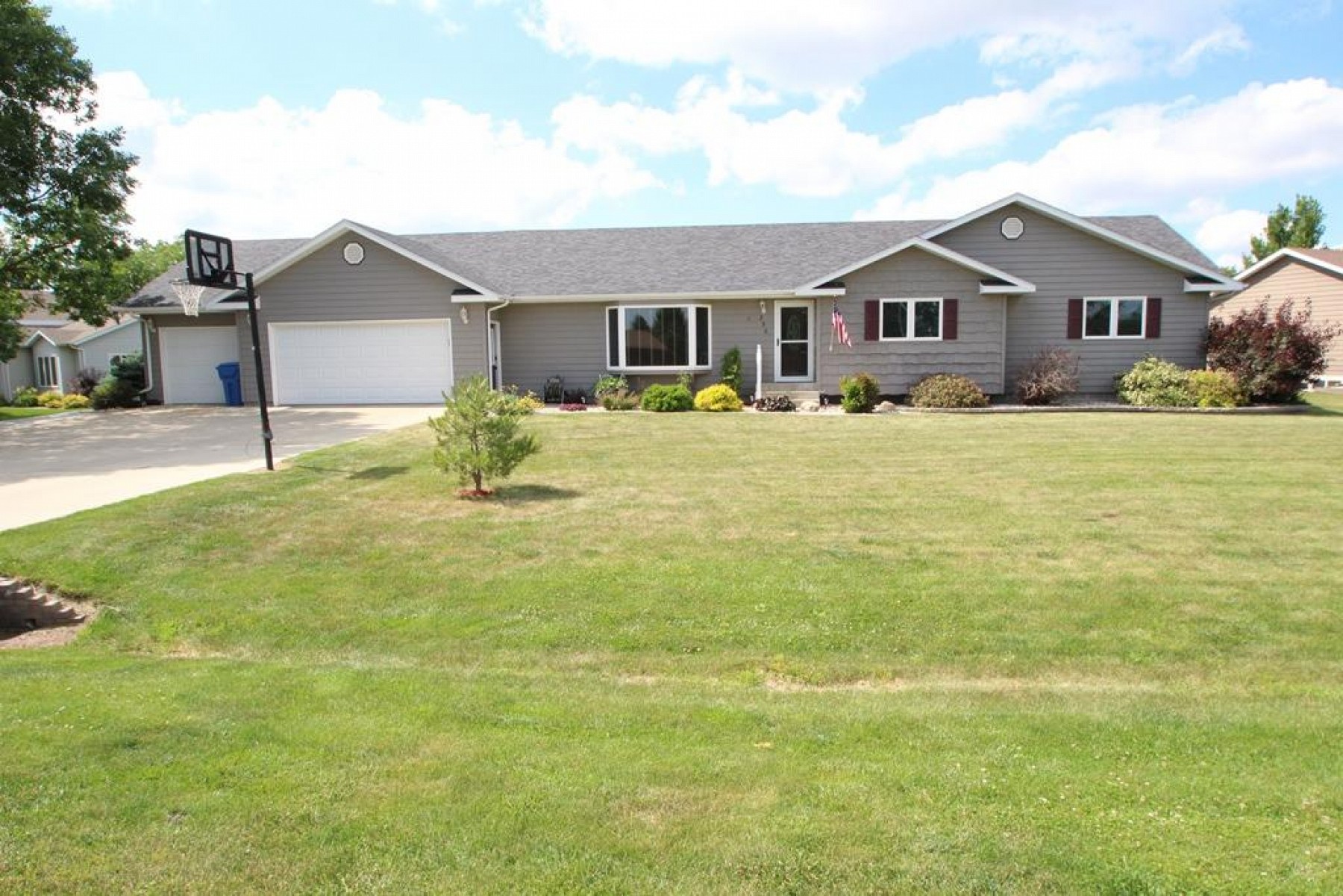250 Heather Lane W, Brookings, SD 57006
