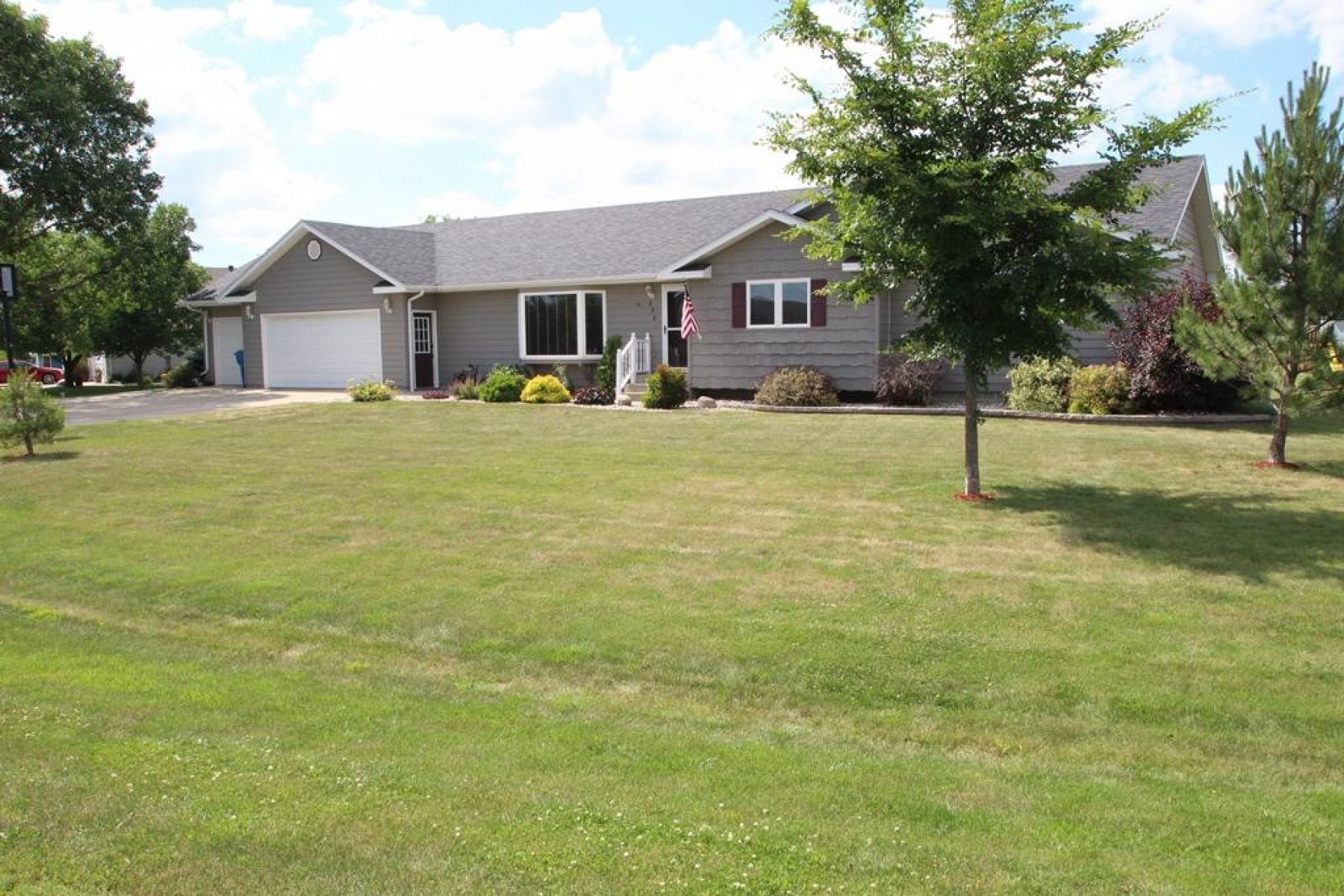 250 Heather Lane W, Brookings, SD 57006
