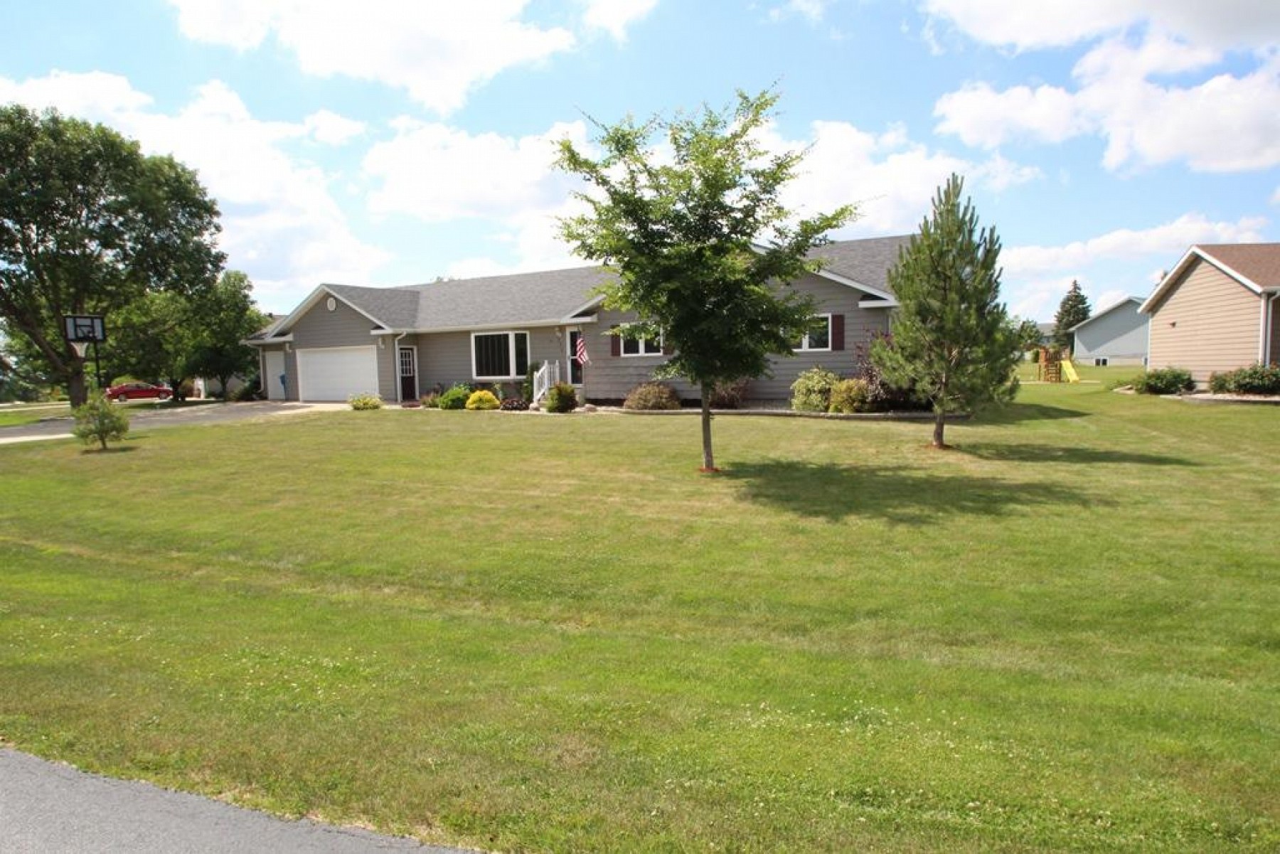 250 Heather Lane W, Brookings, SD 57006