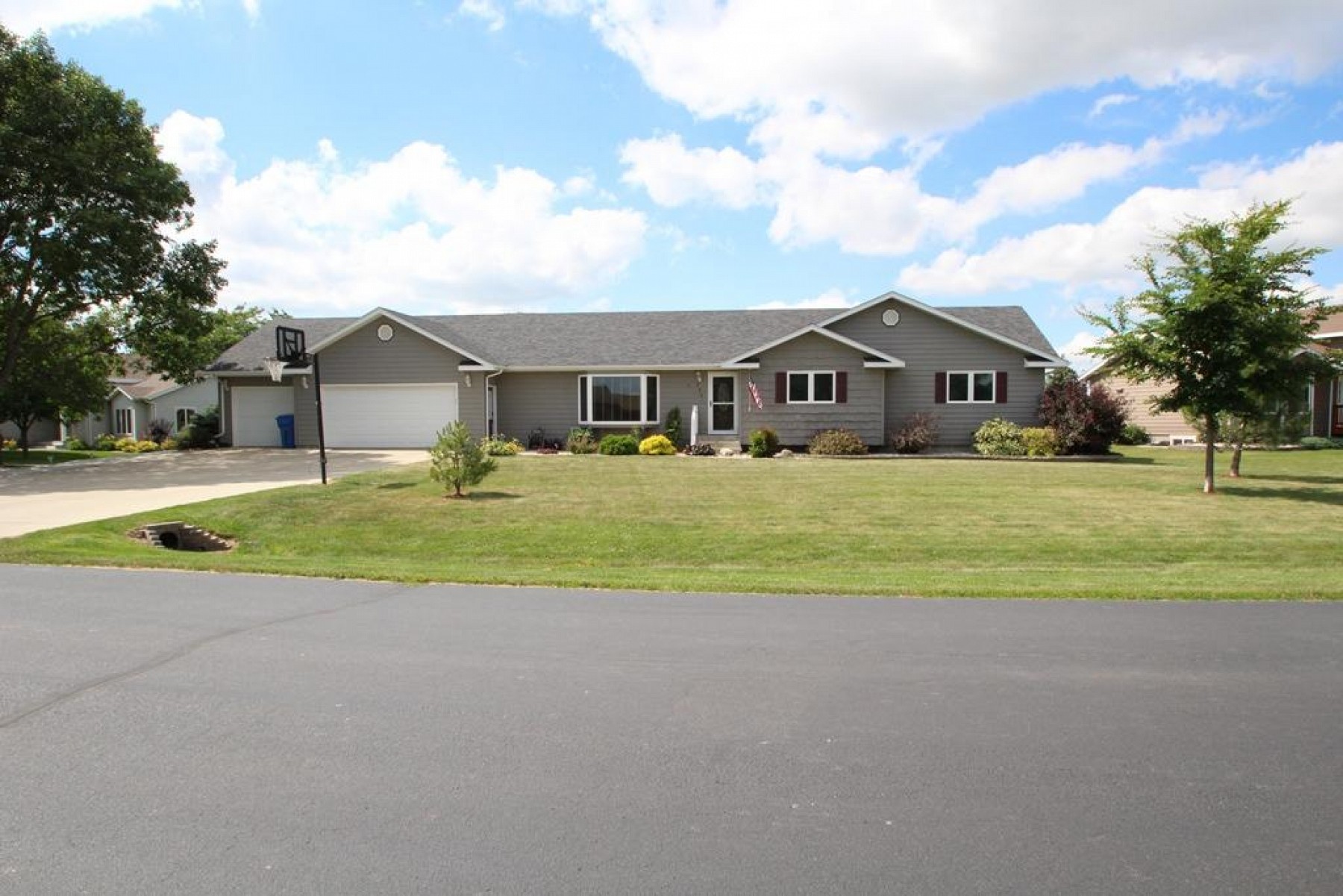 250 Heather Lane W, Brookings, SD 57006