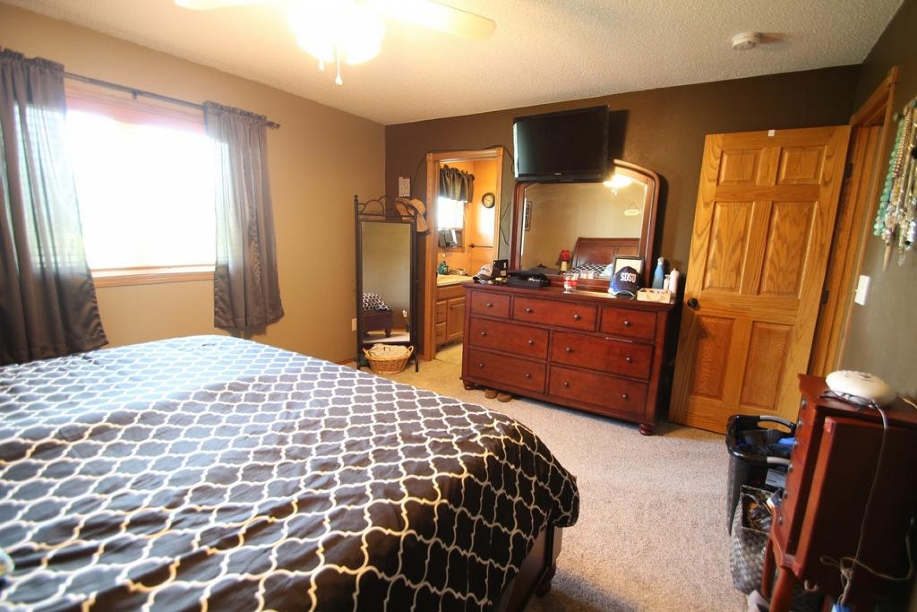 250 Heather Lane W, Brookings, SD 57006