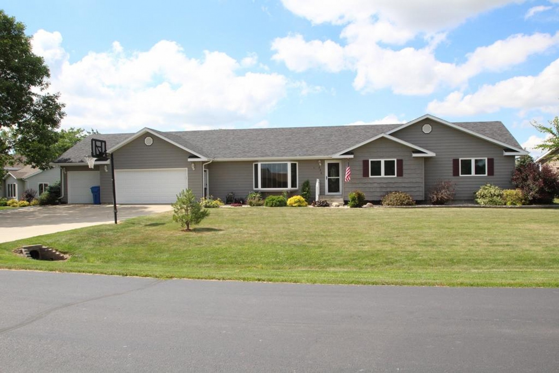 250 Heather Lane W, Brookings, SD 57006