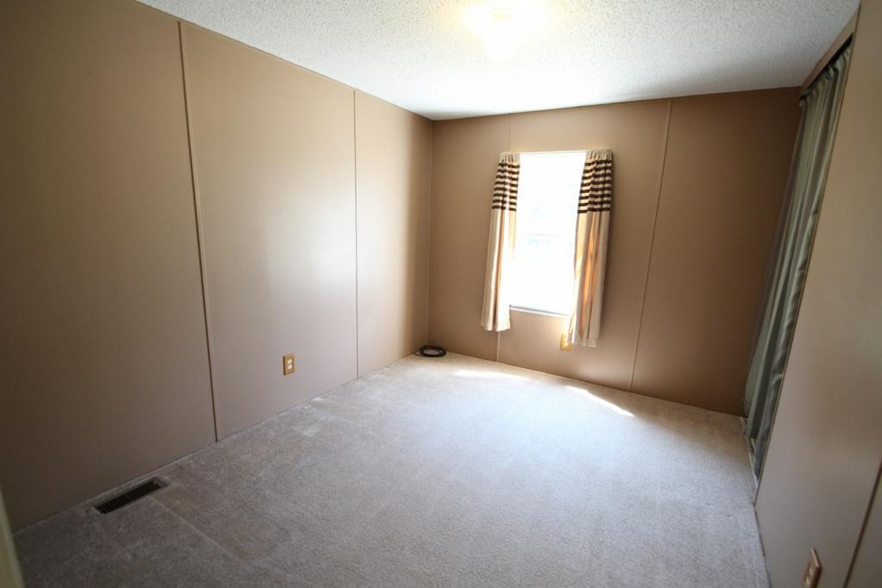 520 E, Brookings, SD 57006