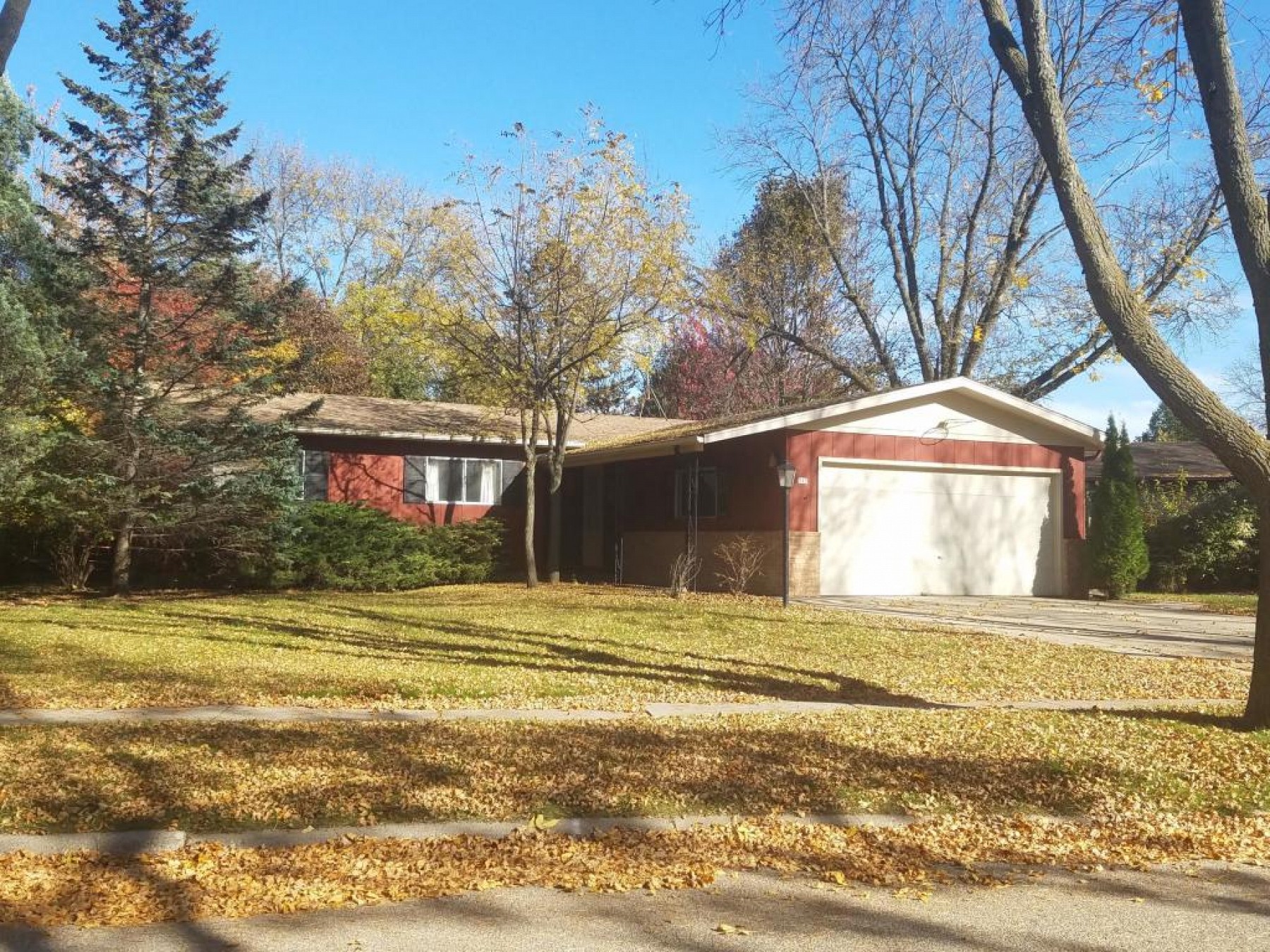 313 Marian Ave S, Brookings, SD 57006