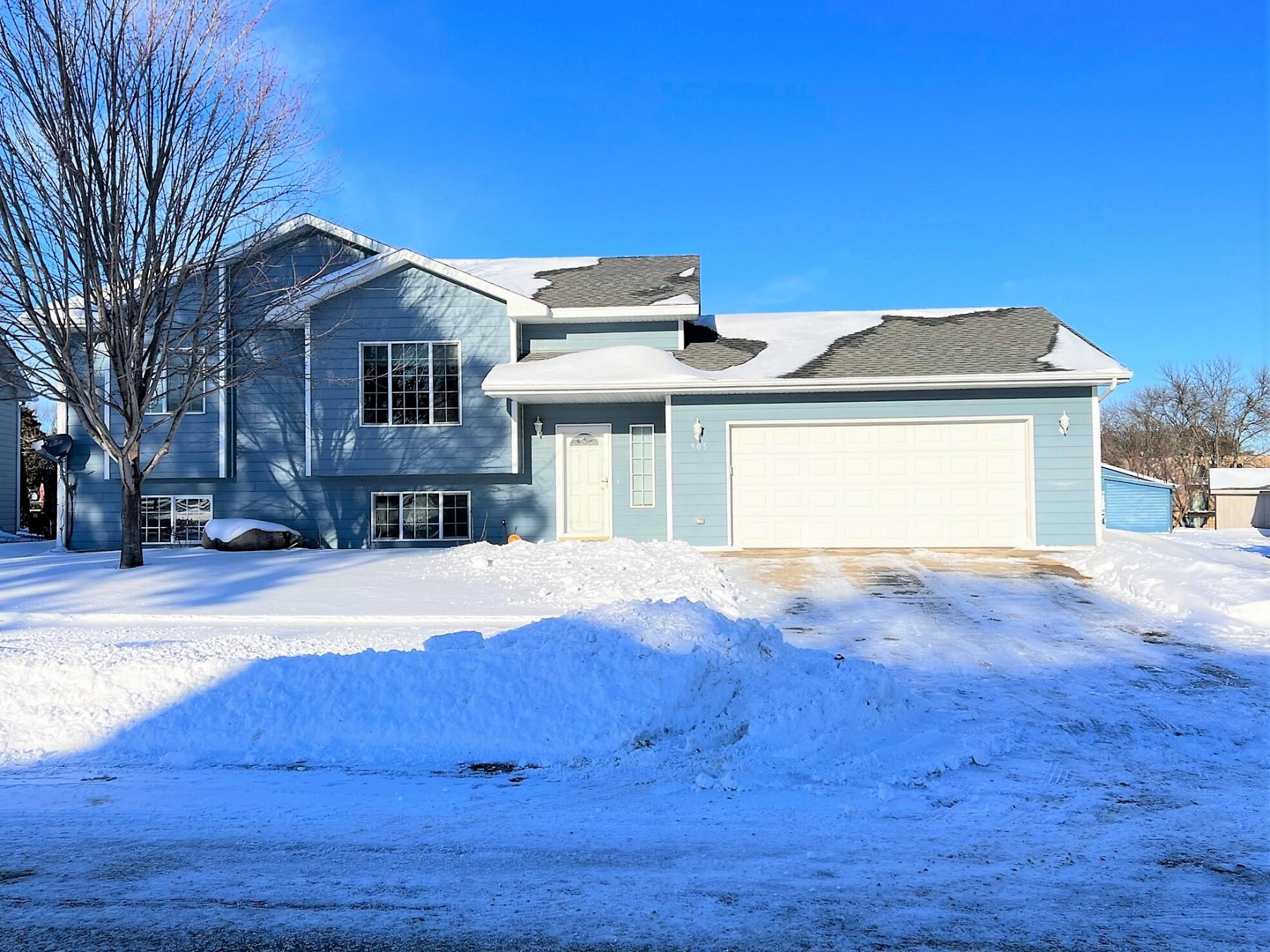 905 Broken Bow Trail, Brookings, SD 57006