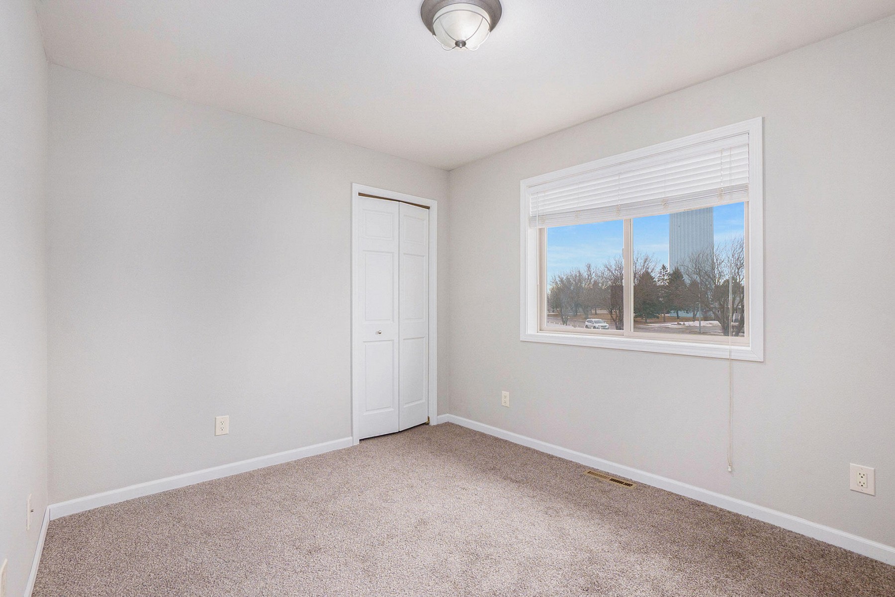 400 Wren Circle, Brookings, SD 57006