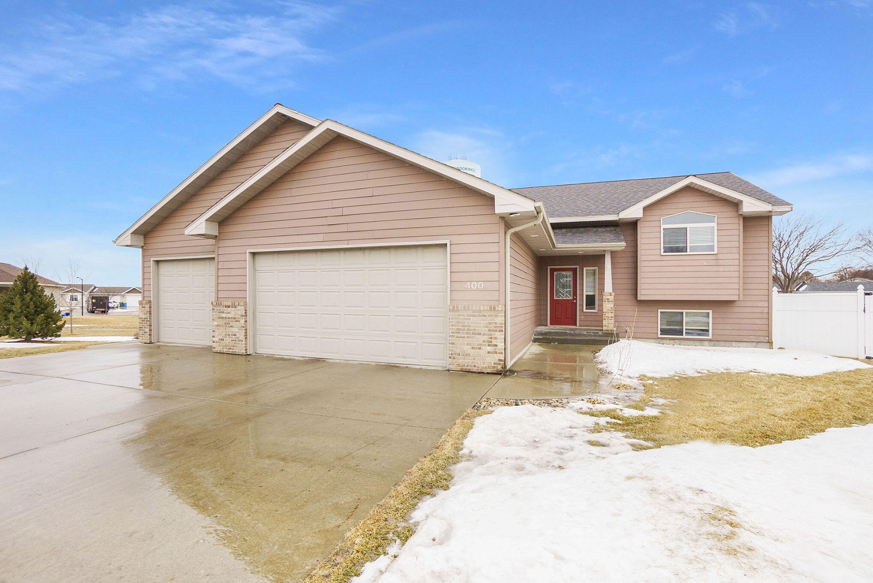 400 Wren Circle, Brookings, SD 57006